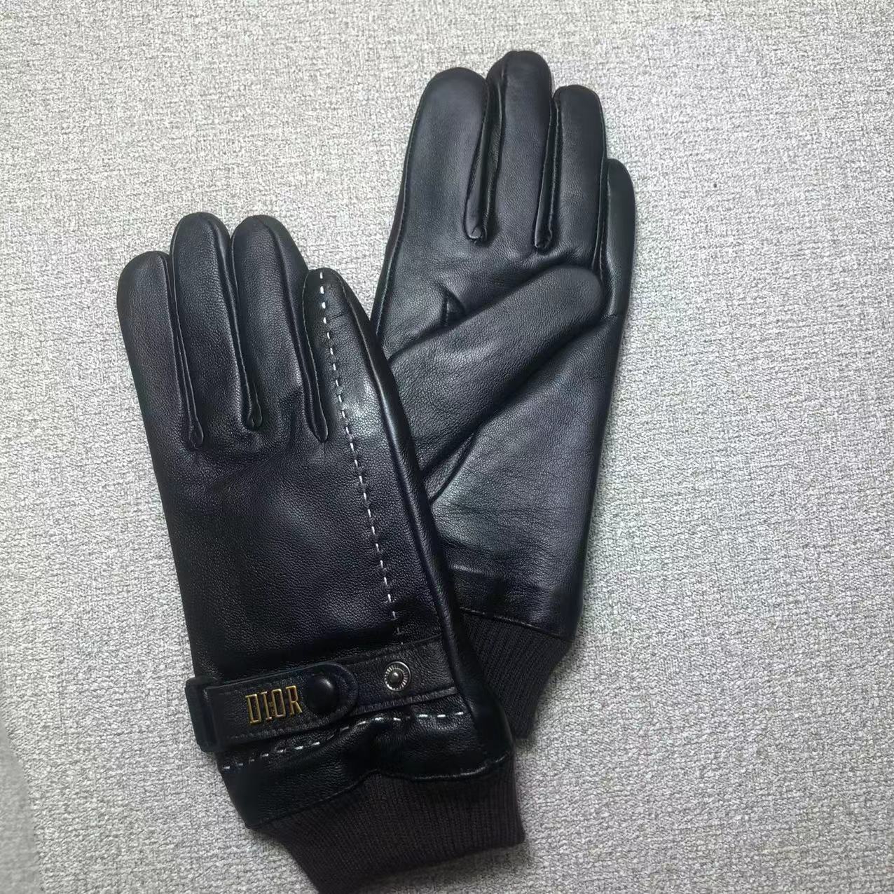 24D82S   Fashion gloves