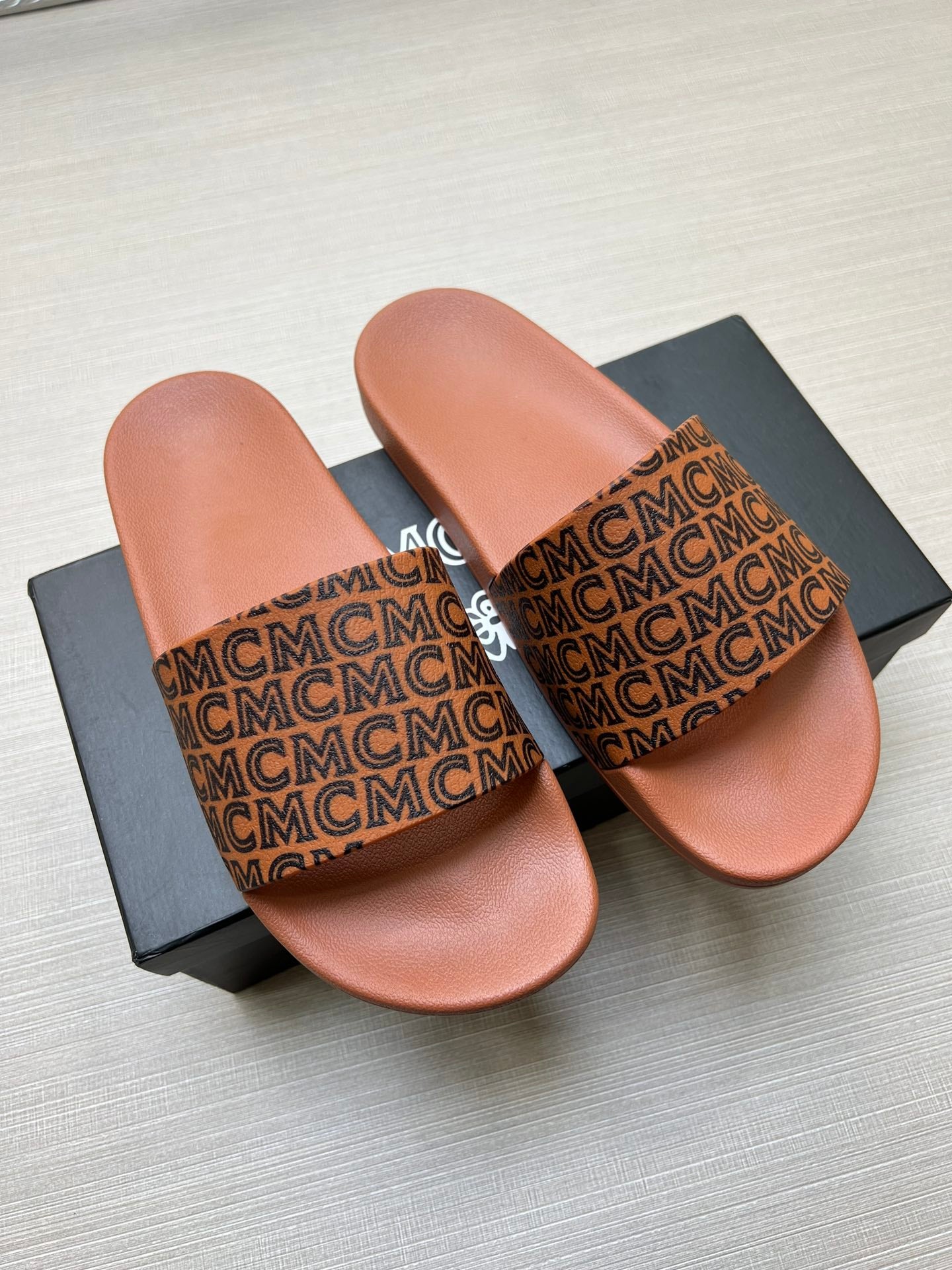 54M45Z   fashion slippers