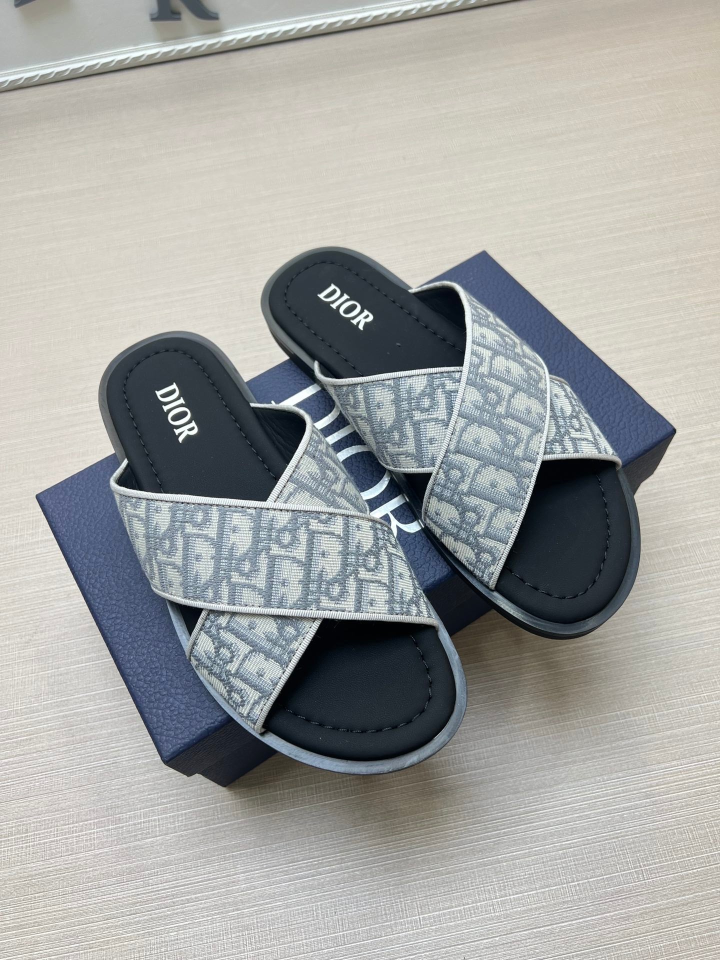 54D79Z   fashion  slippers