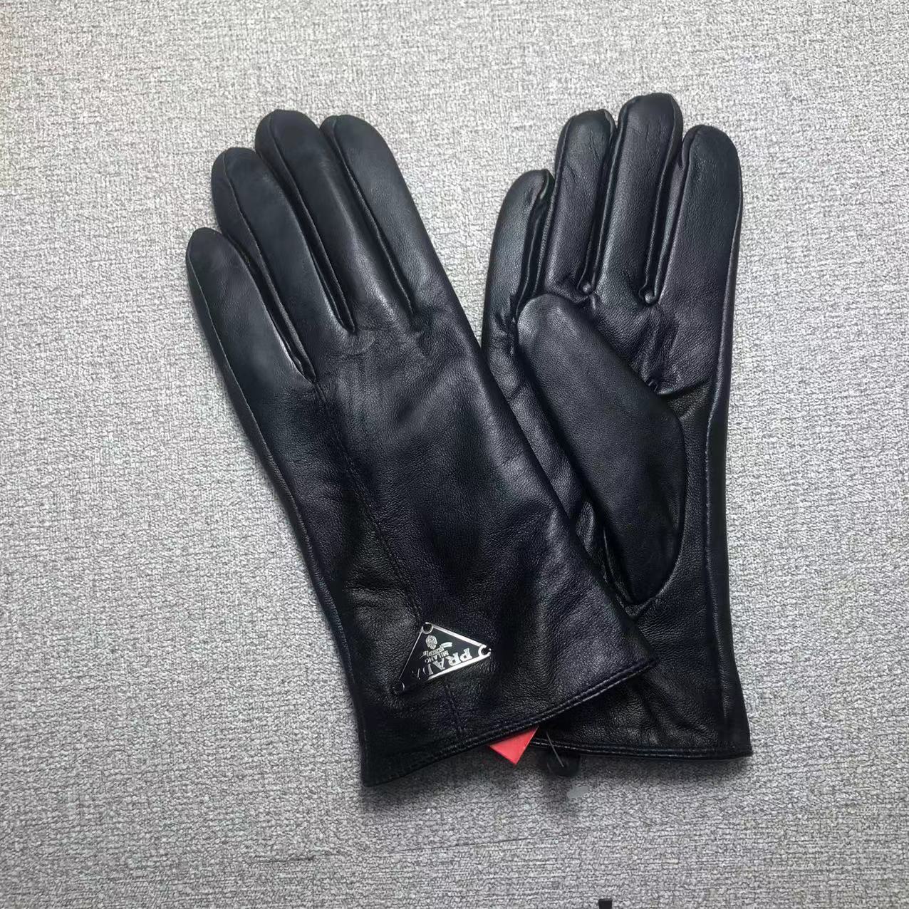 24PD83S   Fashion gloves