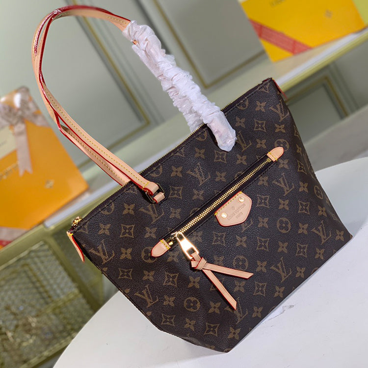 1E001B  Fashionable leather bag 