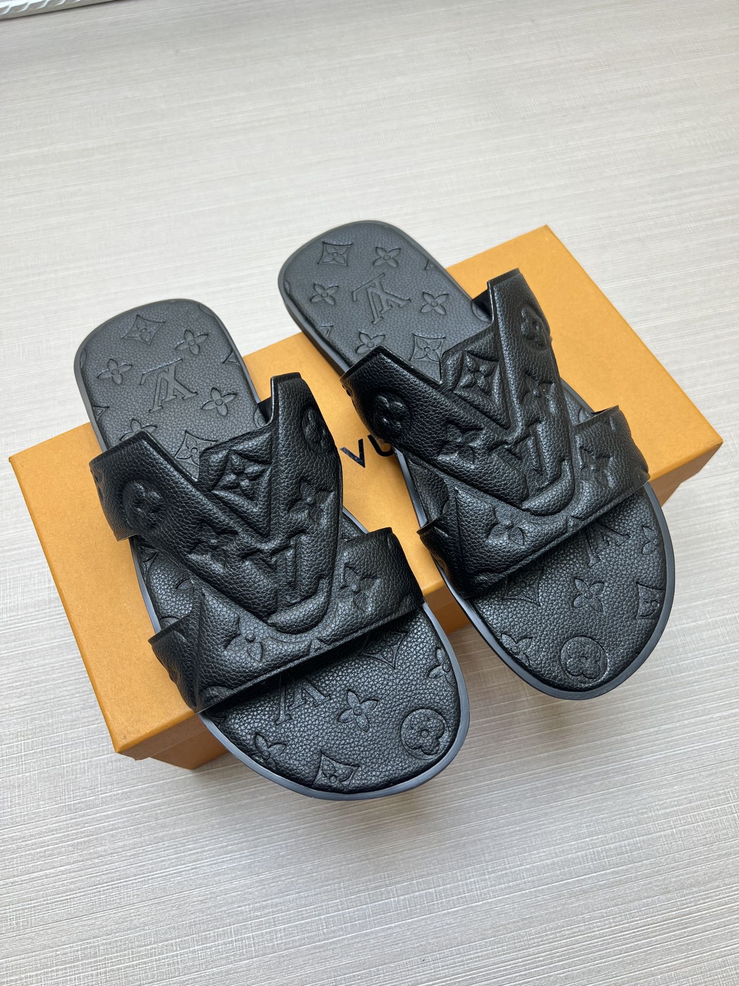 54E34Z  fashion slippers