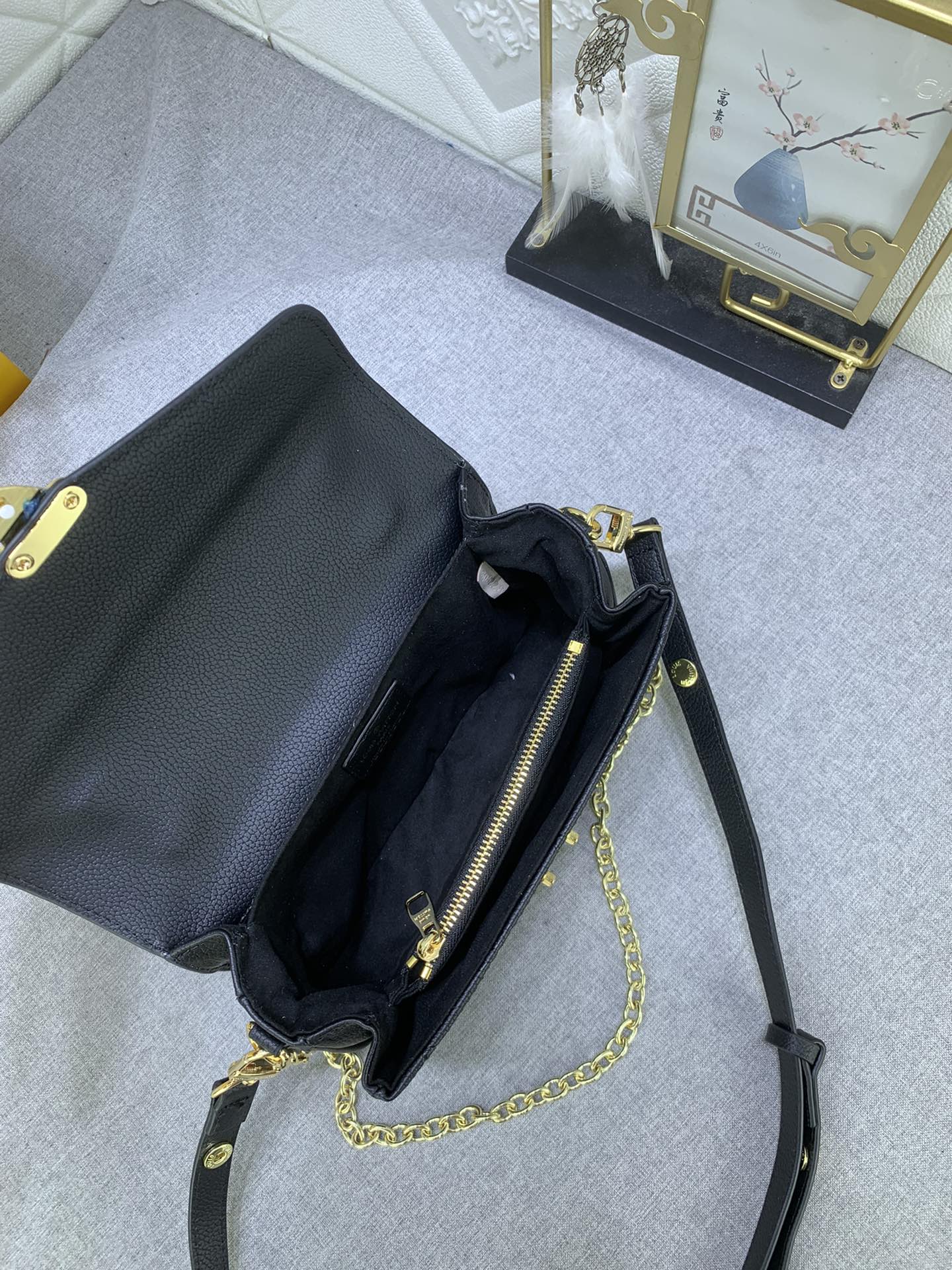 2XE43B  Fashionable leather bag 