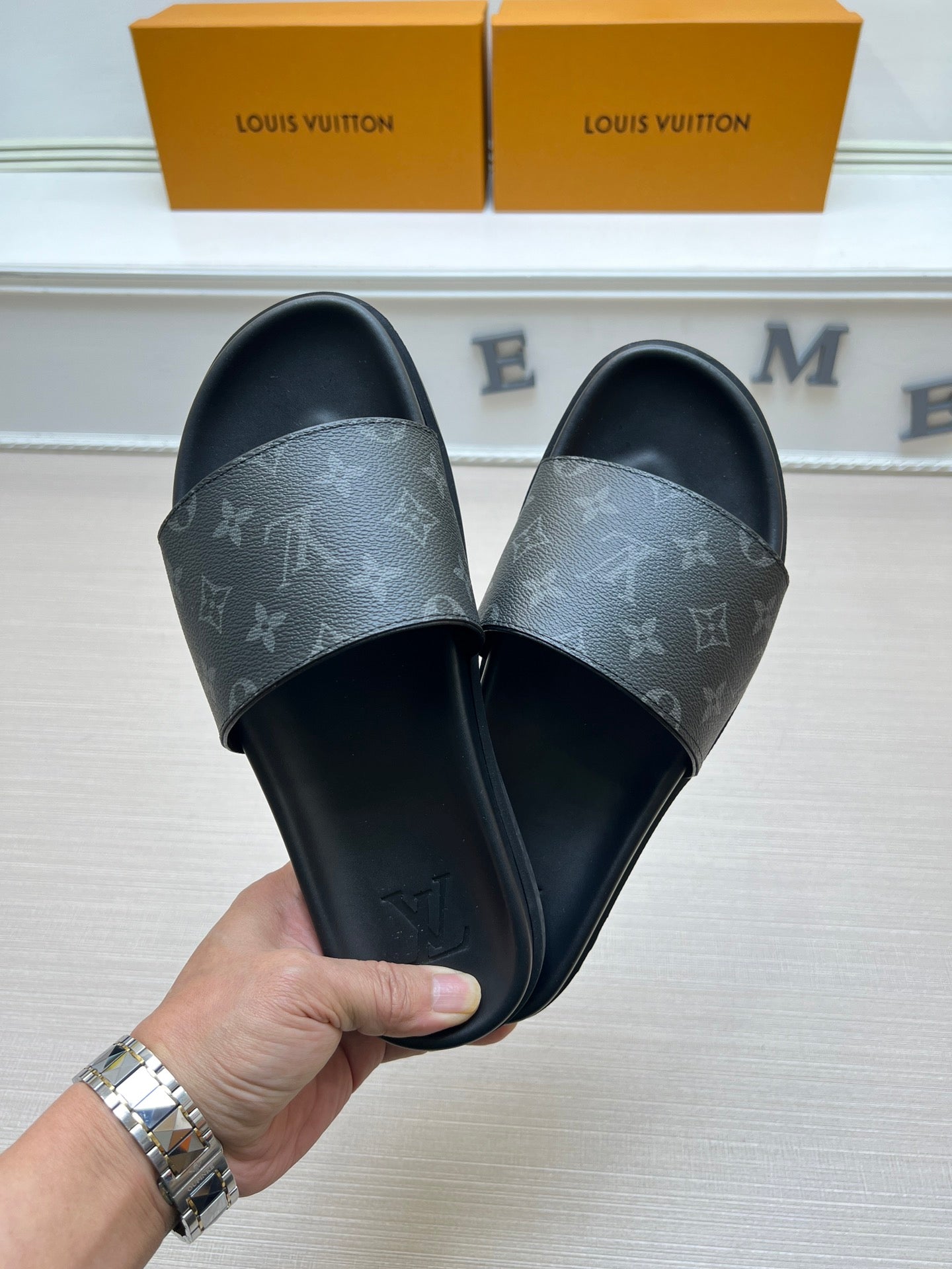 54E56Z    fashion slippers