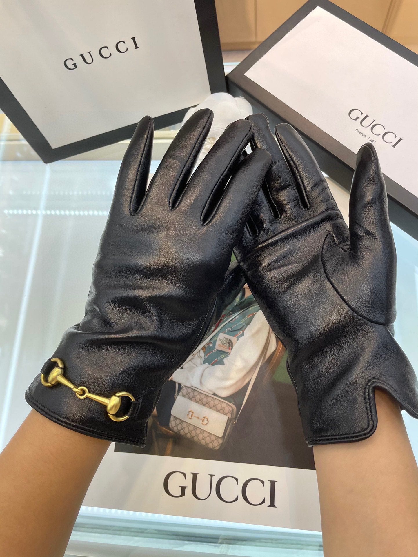 24B112S   Fashion gloves