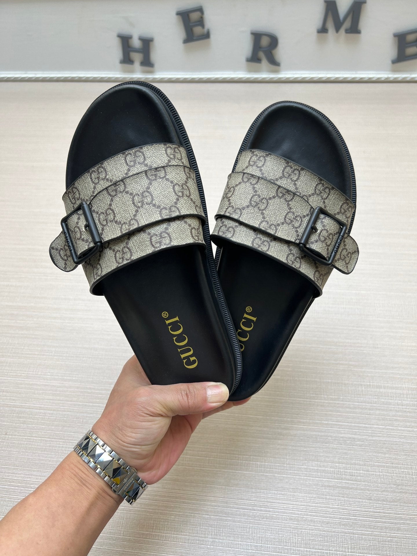 54B90Z    fashion slippers