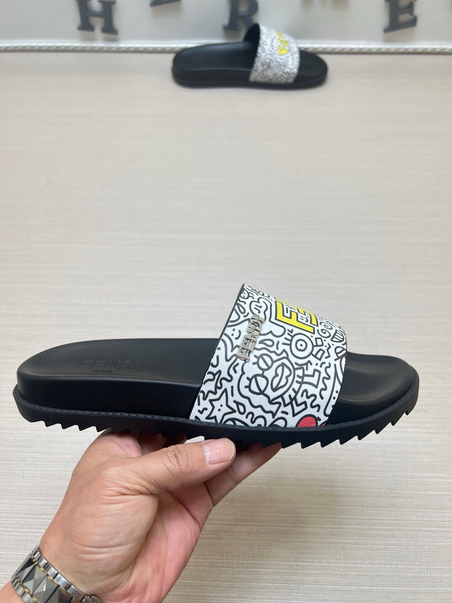 54F15Z   fashion slippers