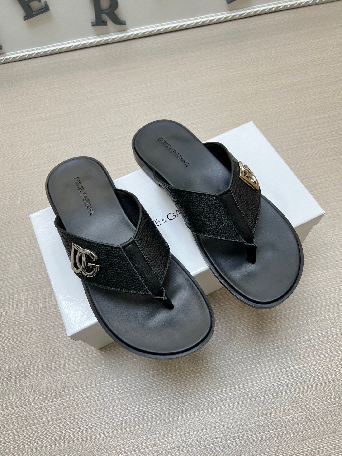 54A20Z   fashion slippers