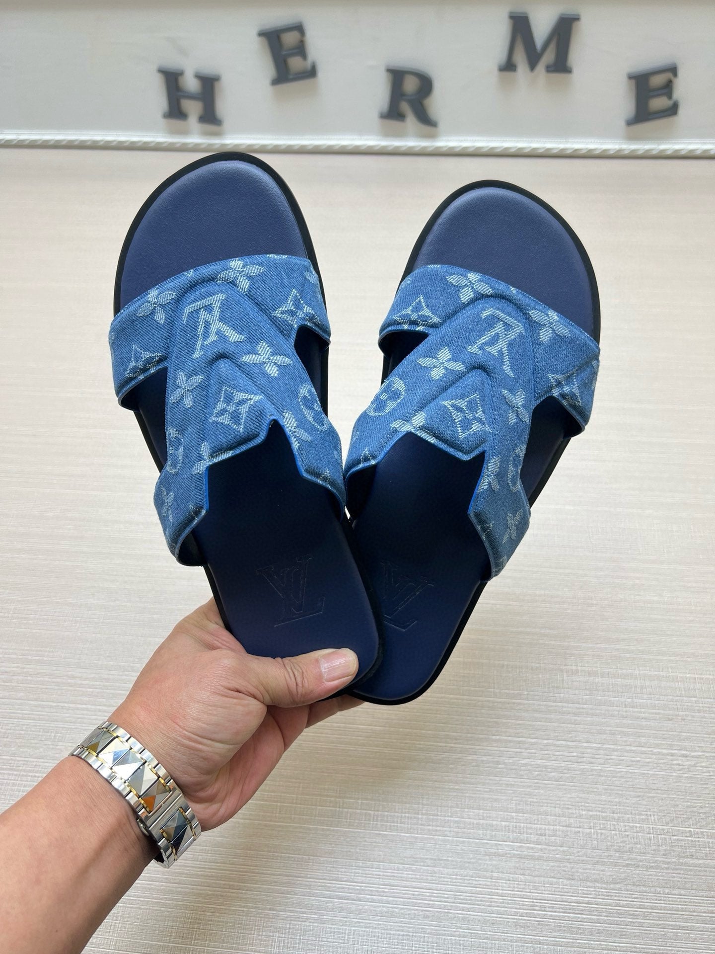 54E31Z   fashion slippers