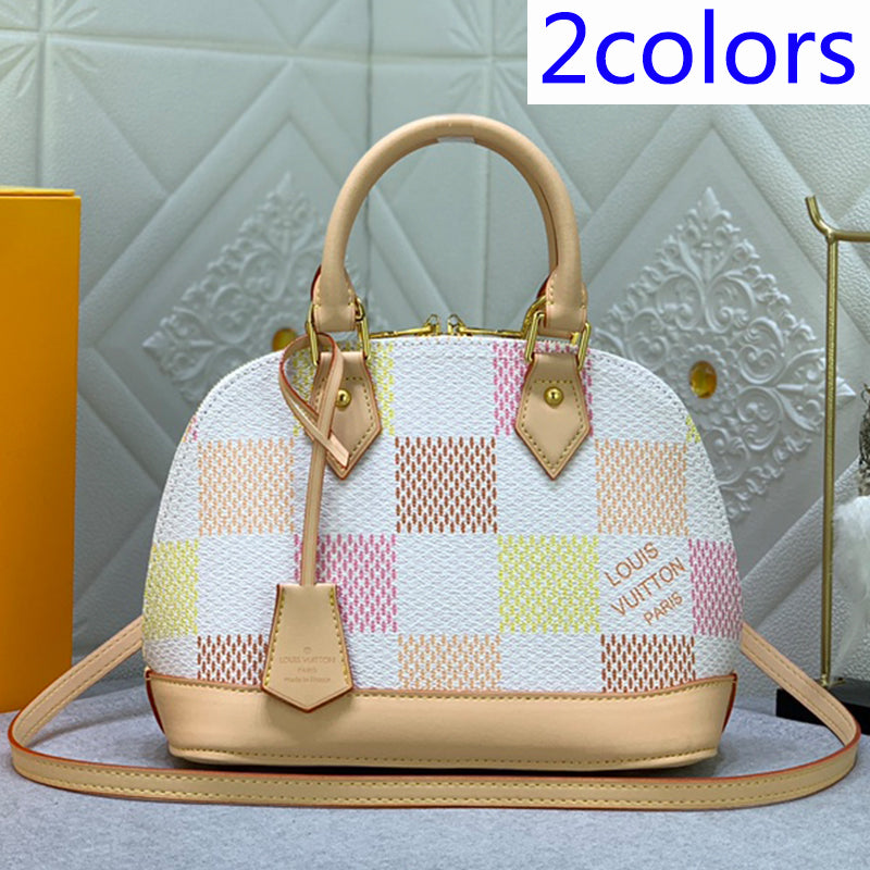 2XE335B  Fashionable leather bag 