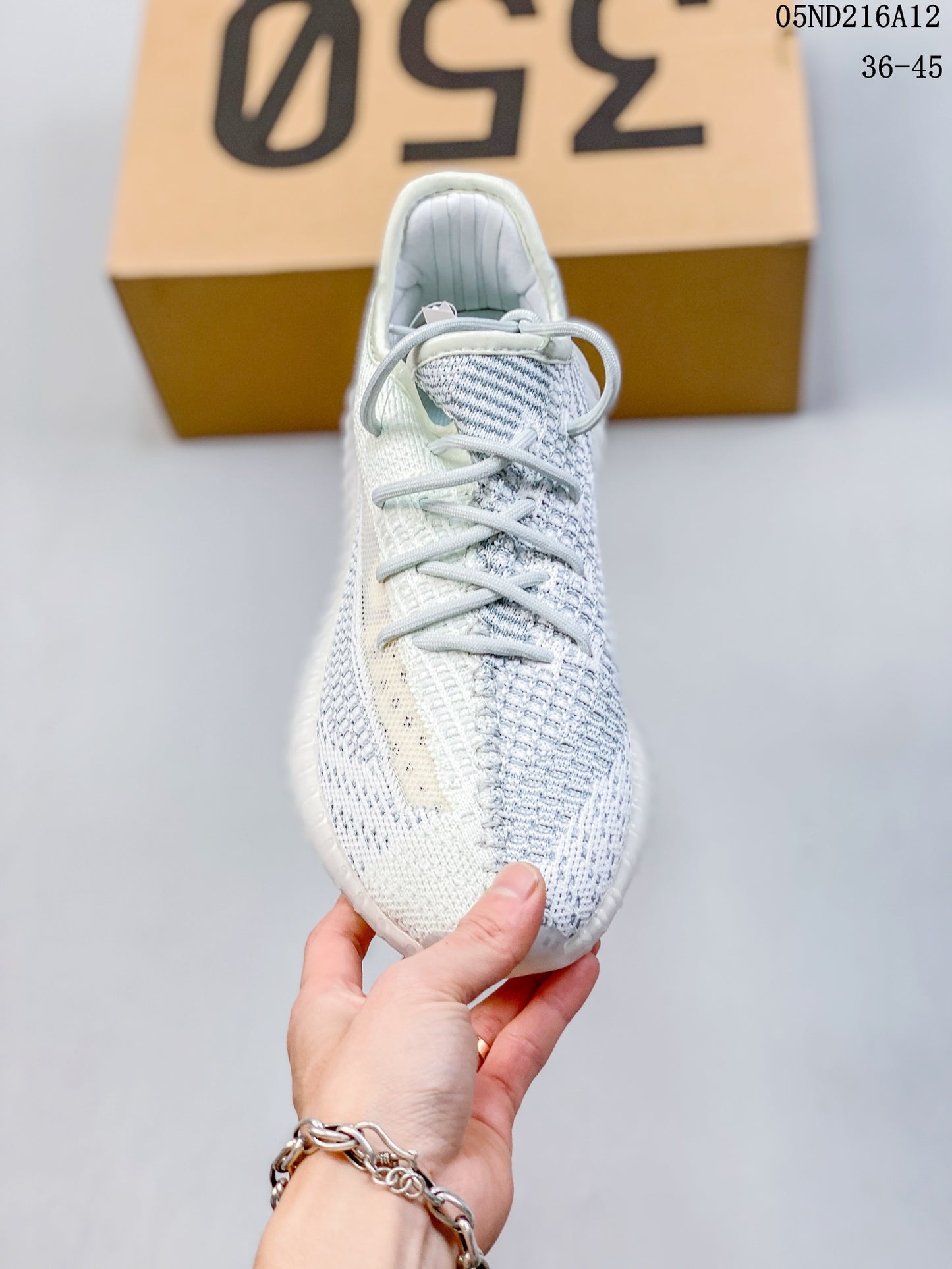 4YA69Z   Yeezy Fashion Sneakers (No Box, August-October Big Sale)