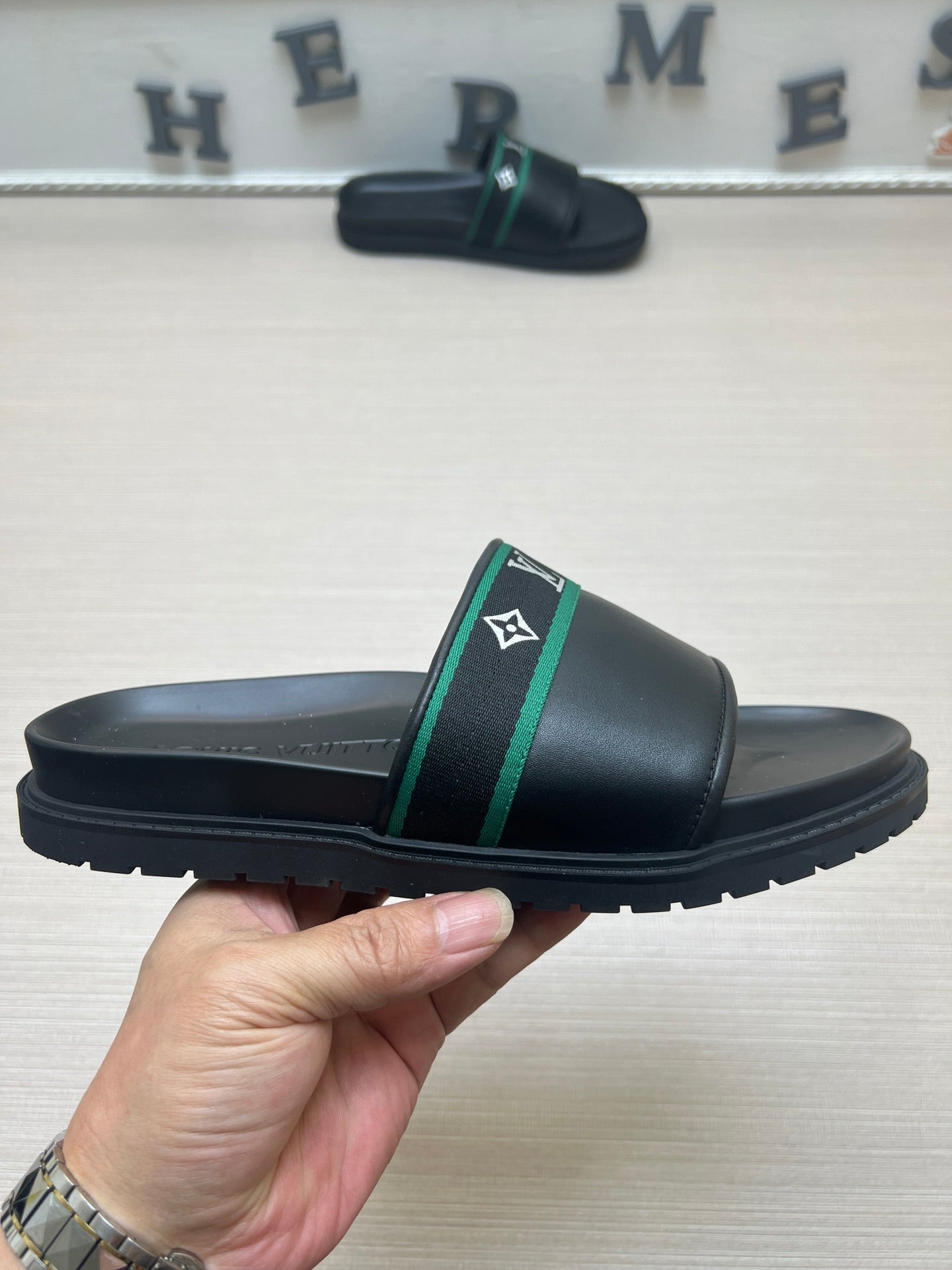 54E10Z    fashion slippers