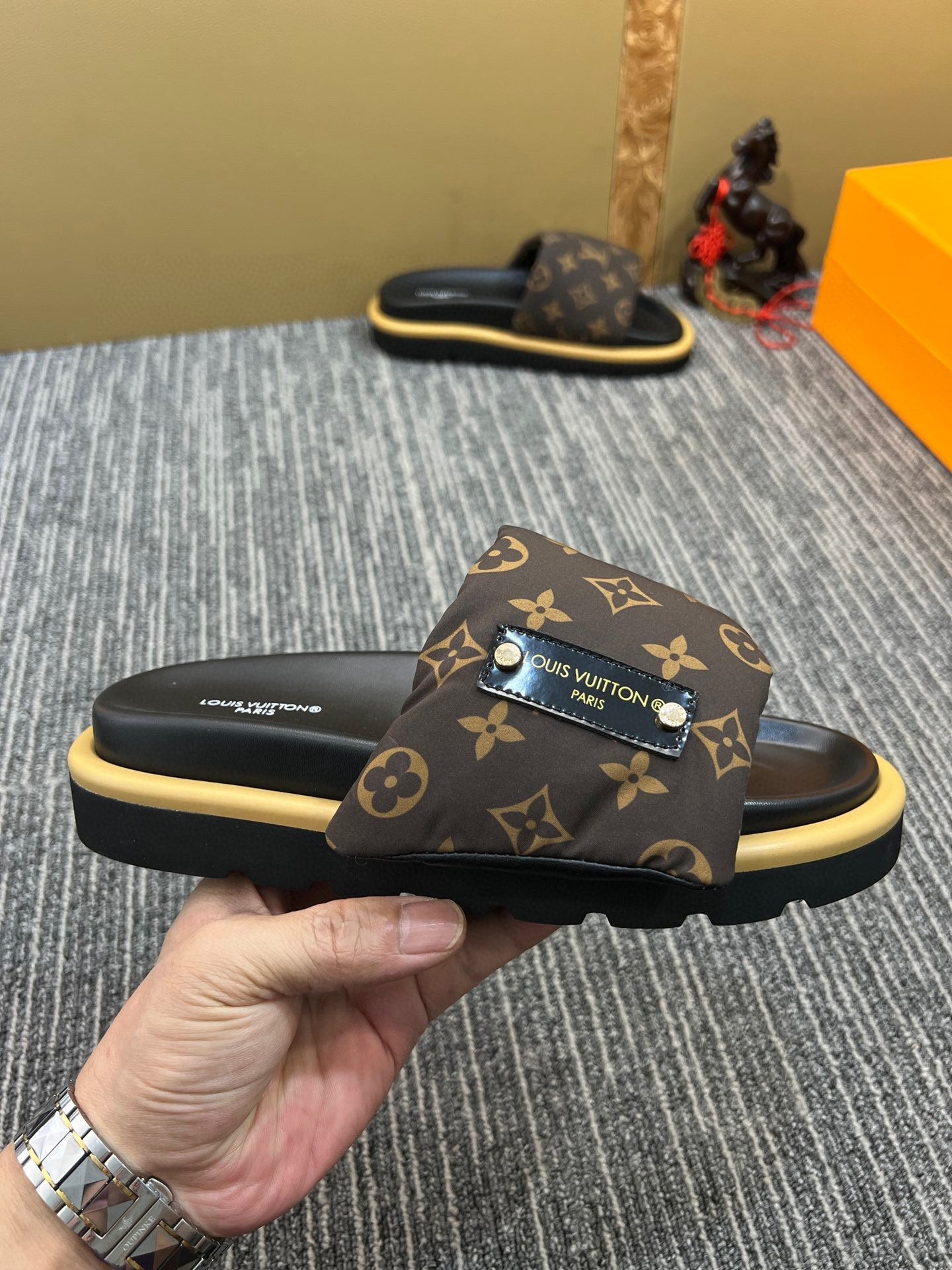 1:1 leather quality  5XE118Z