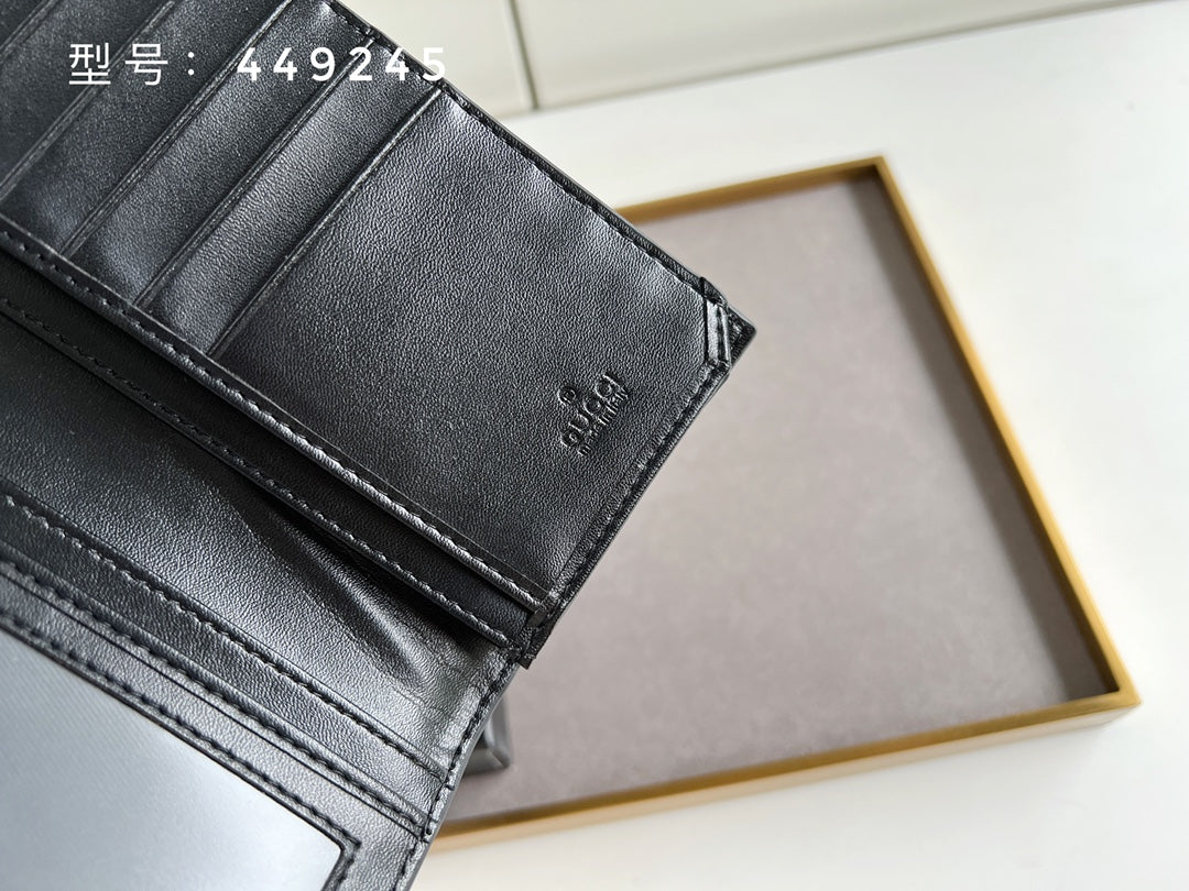 1XB383B  Fashionable leather wallets