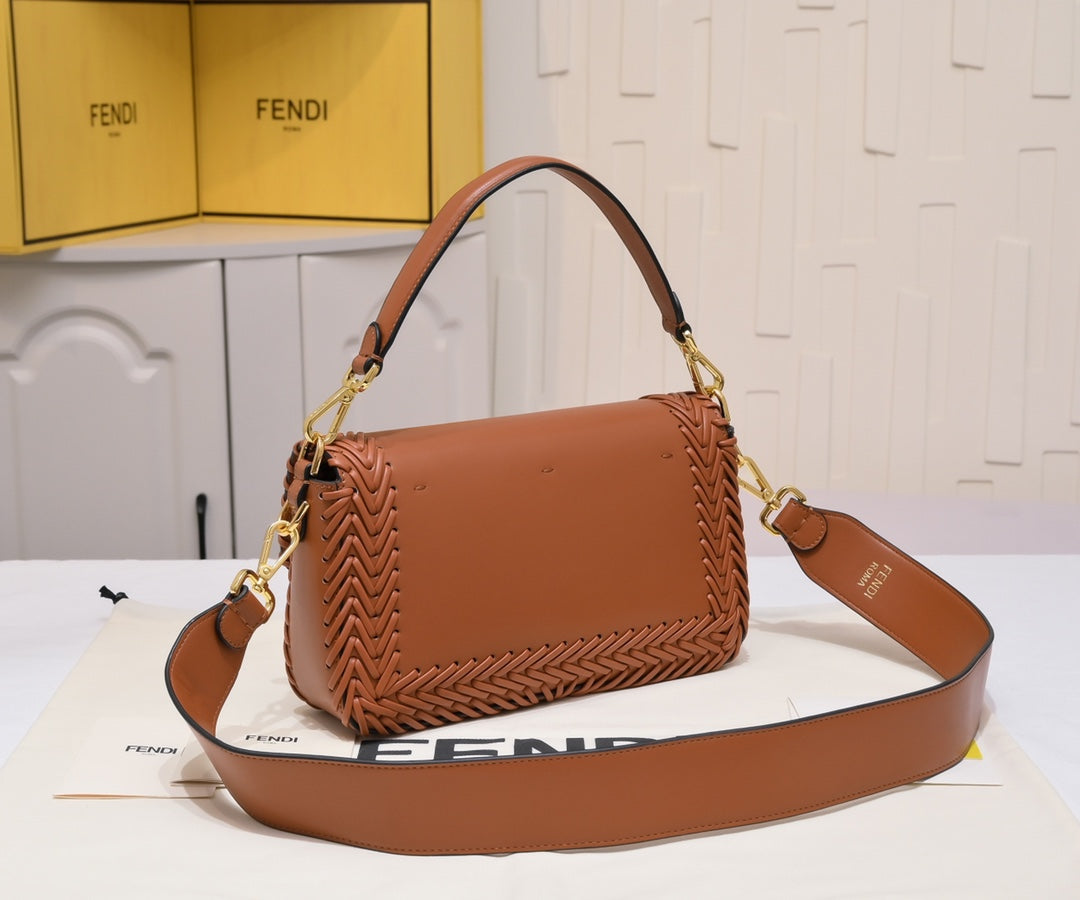 1XF94B  Fashionable leather bag 