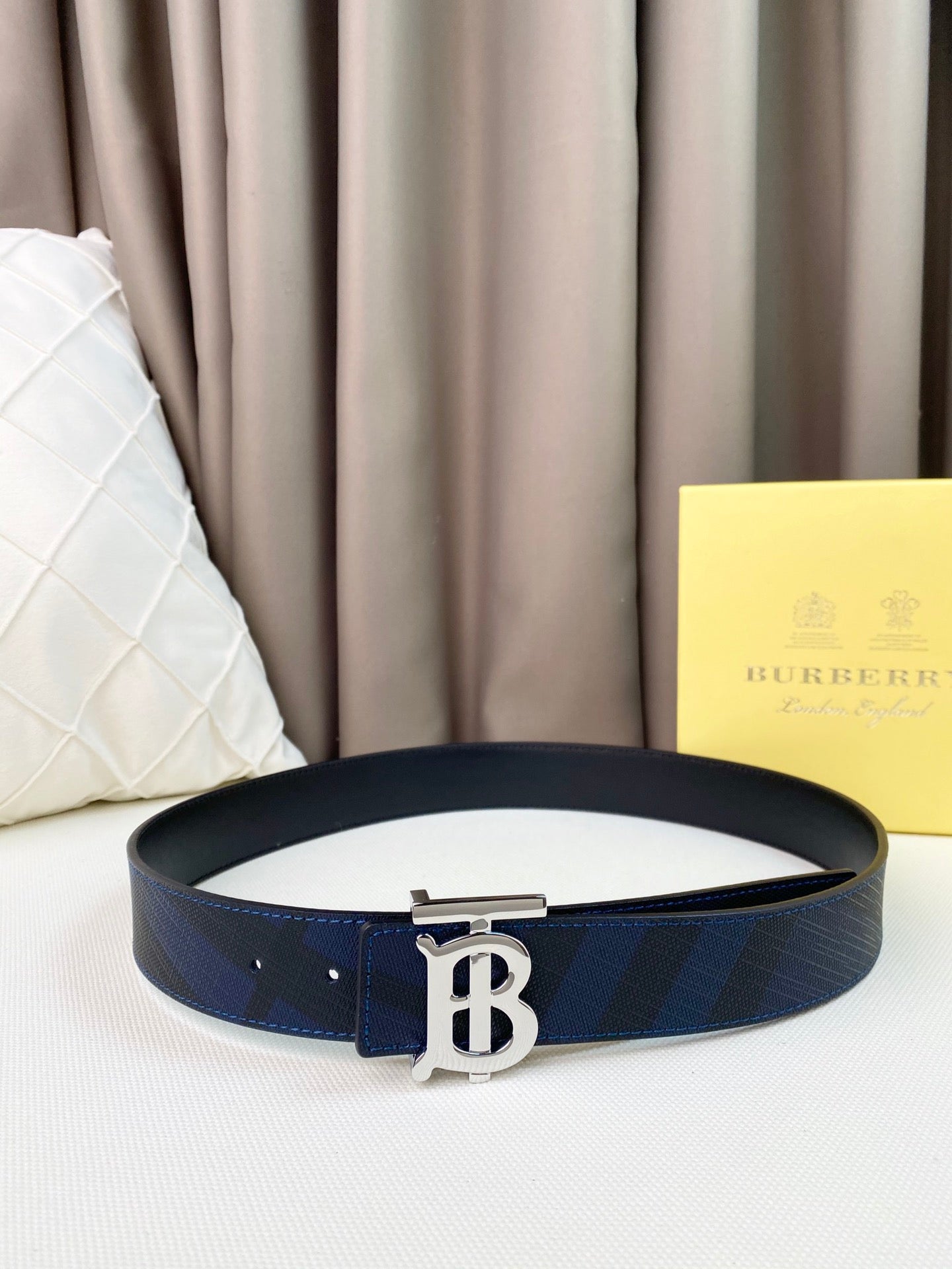 1: 1 High -quality head layer leather belt  1YR46P