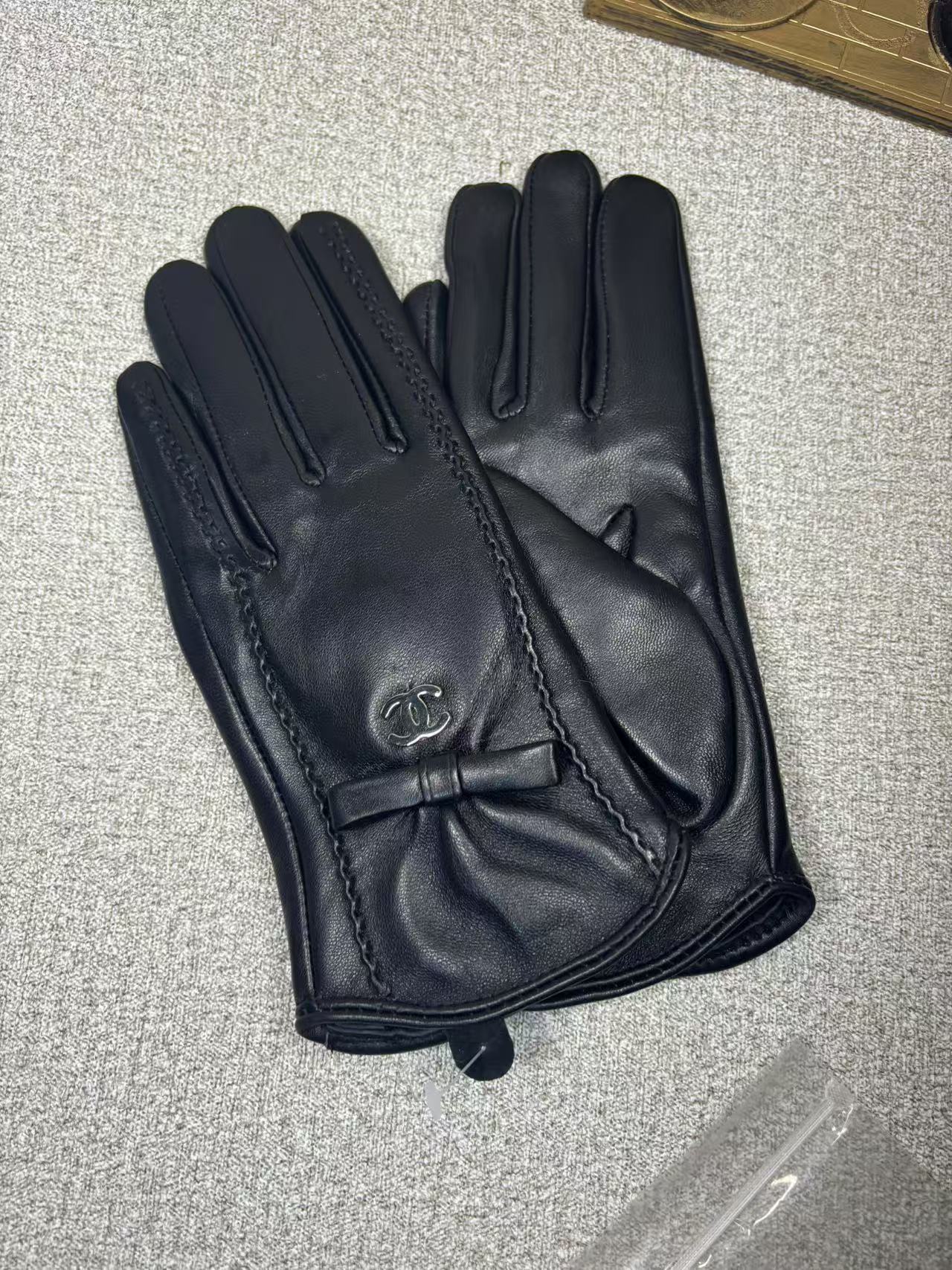 24C101S   Fashion gloves