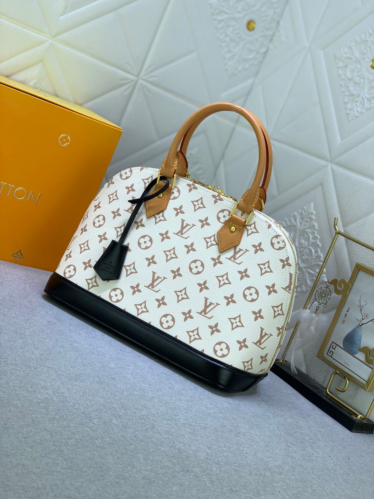 2XE336B  Fashionable leather bag 