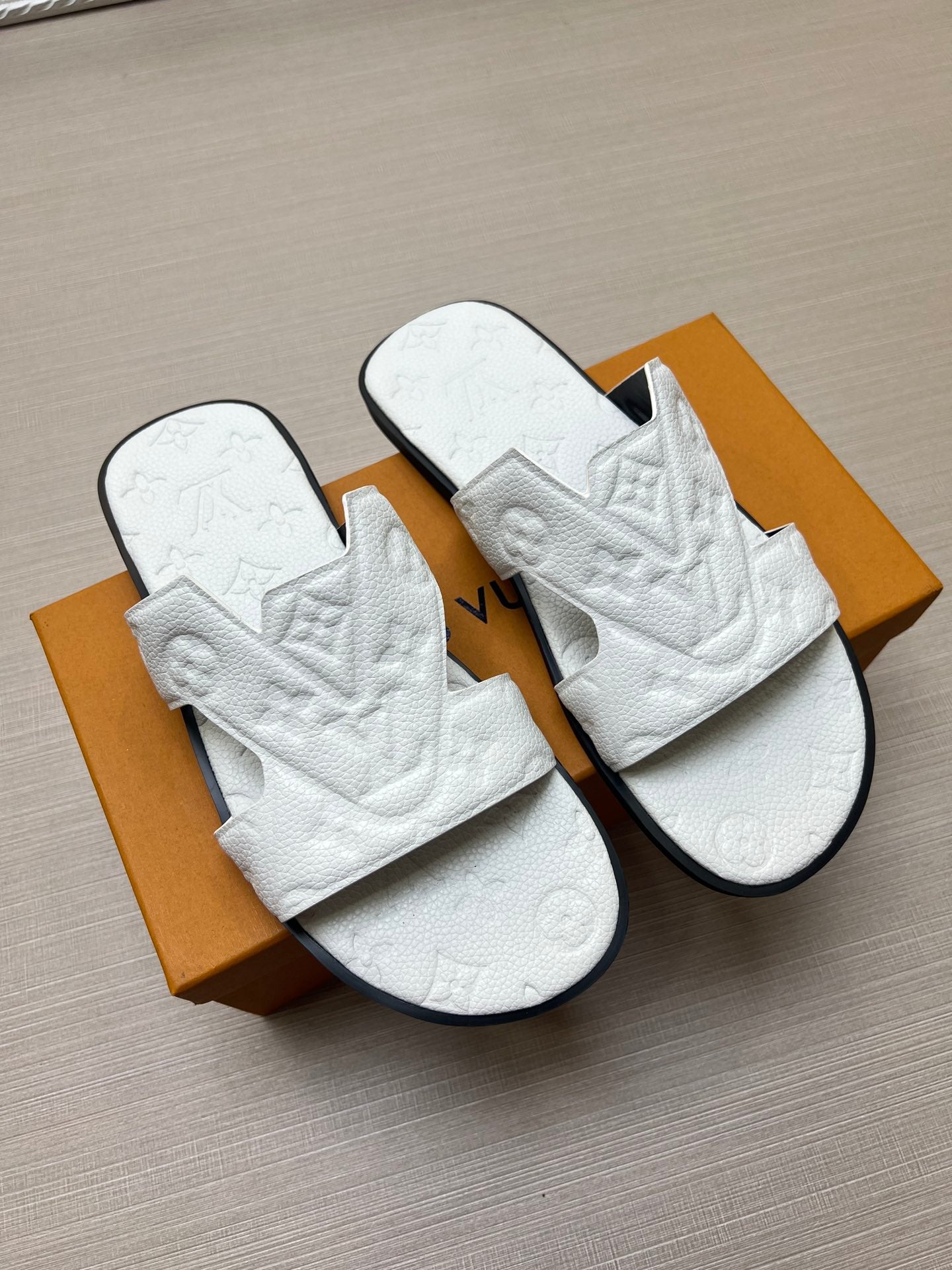 54E34Z  fashion slippers