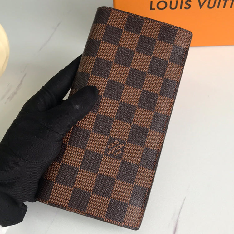 E2B  Fashionable leather wallets