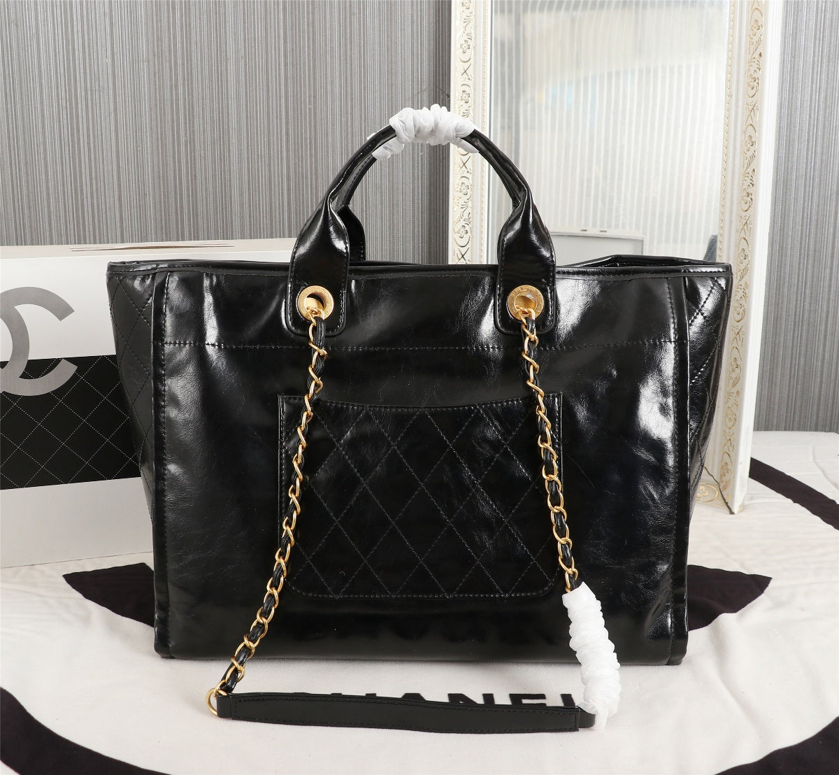 2XE349B  Fashionable leather bag 