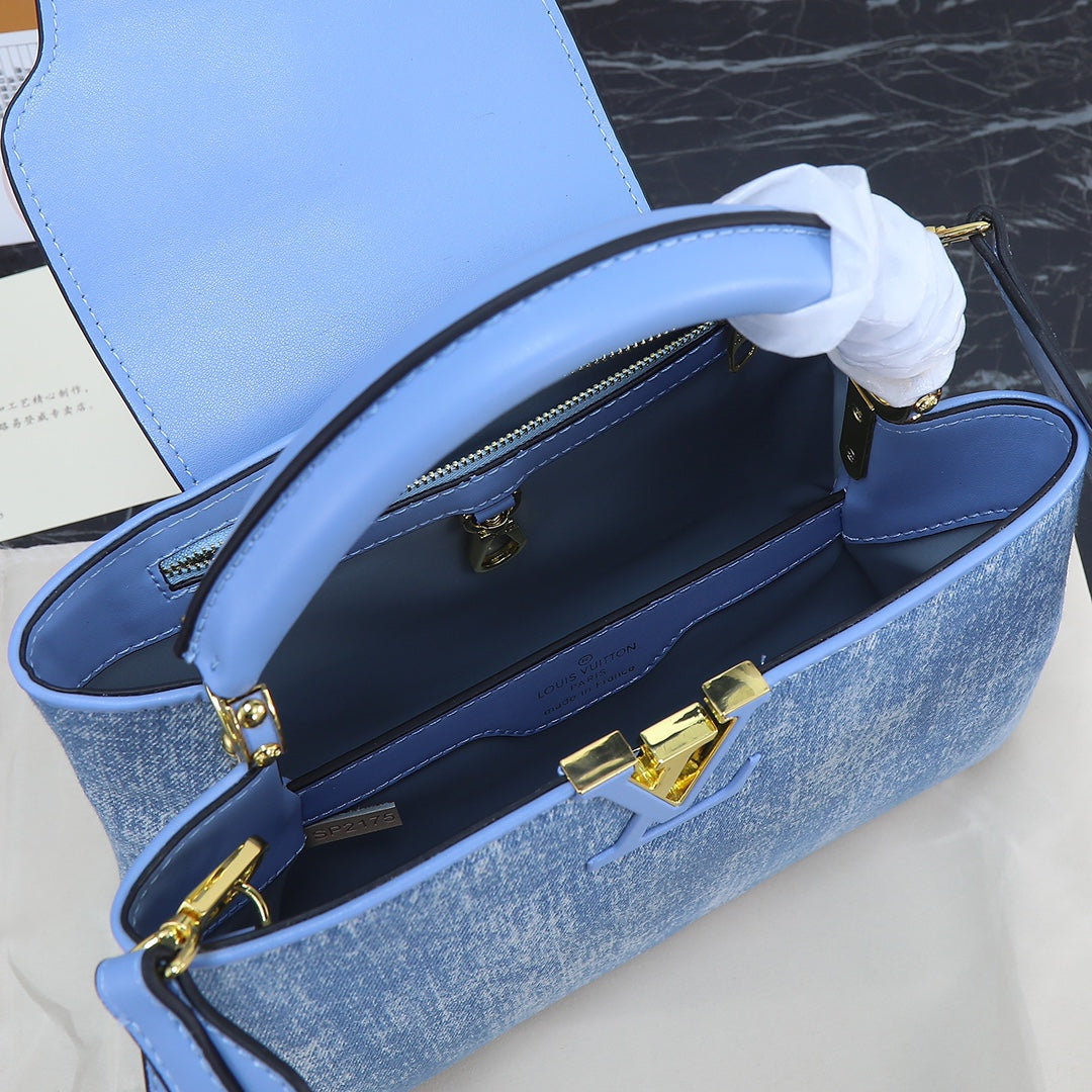 1XE182B  Fashionable leather bag 