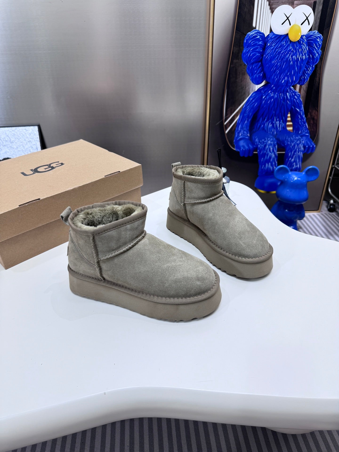 1LU9Z Fashionable snow boots