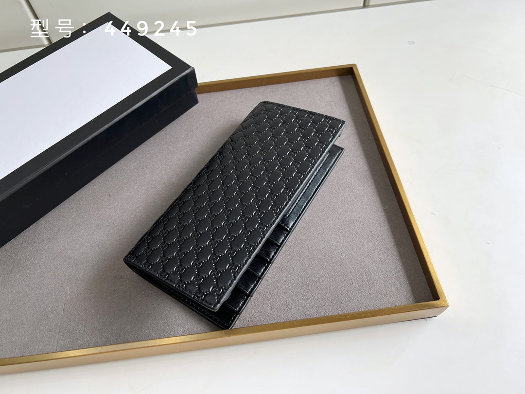 1XB384B  Fashionable leather wallets