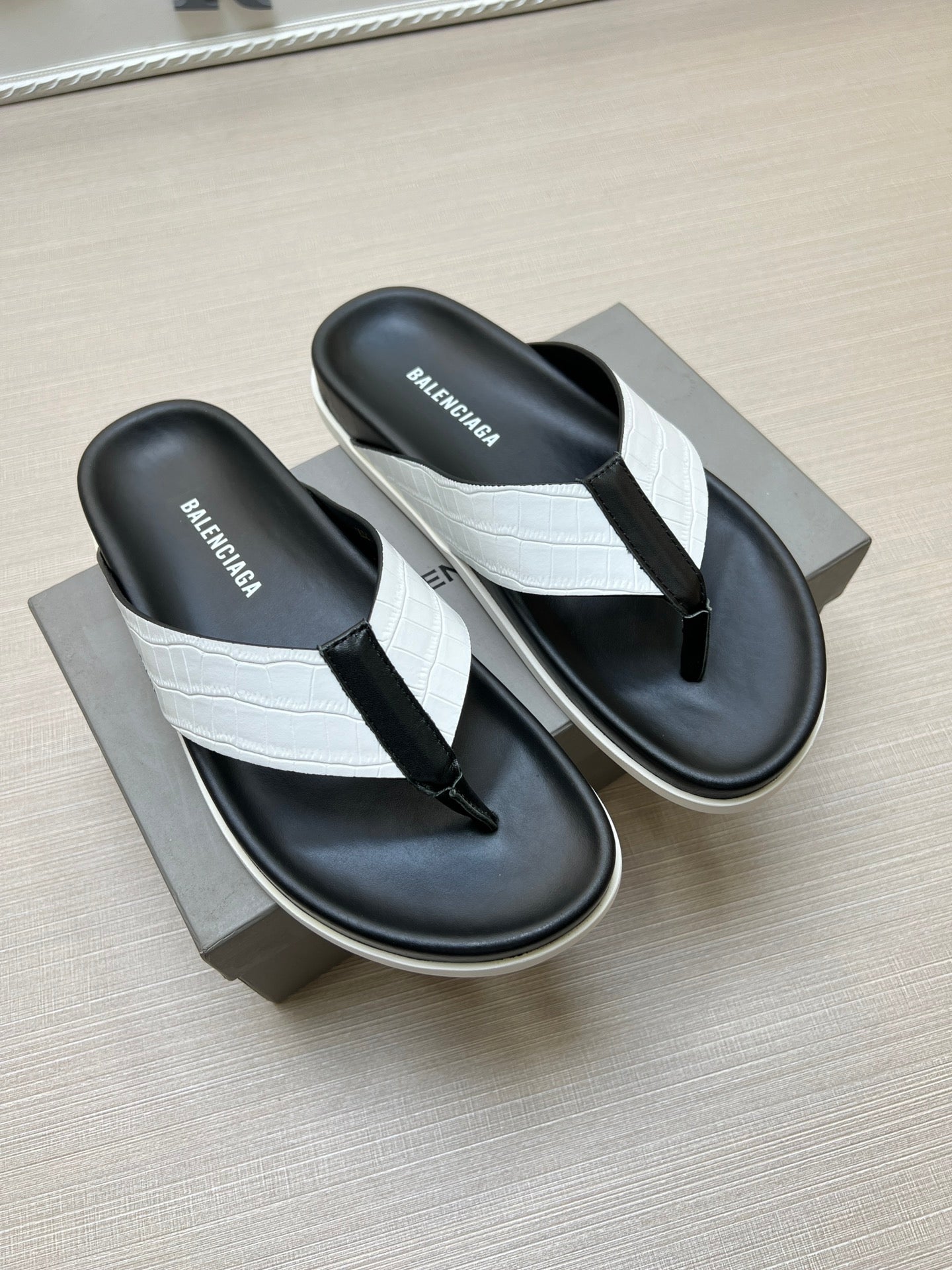 54J98Z    fashion slippers