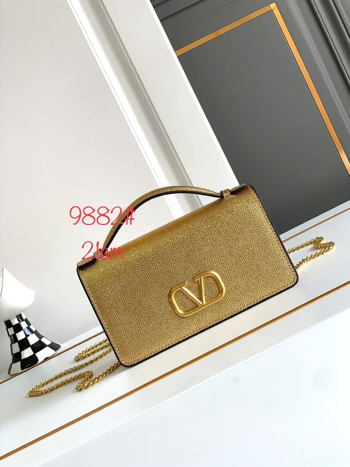 1XVL272B  Fashionable leather bag 