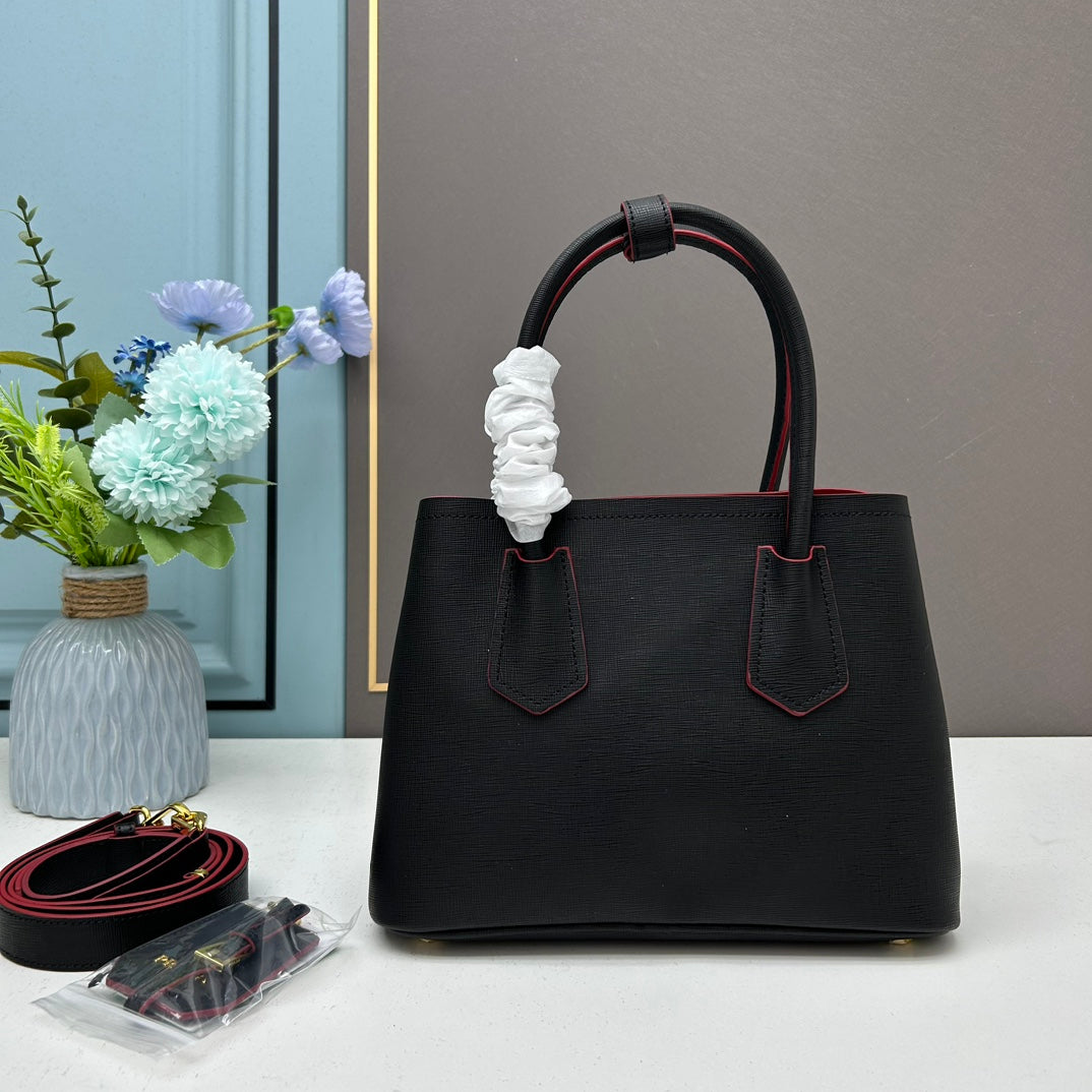 1XPD115B  Fashionable leather bag 