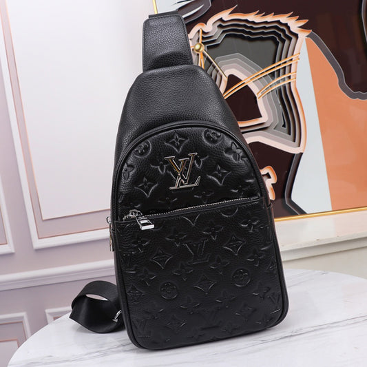 2XE34B  Fashionable leather bag 