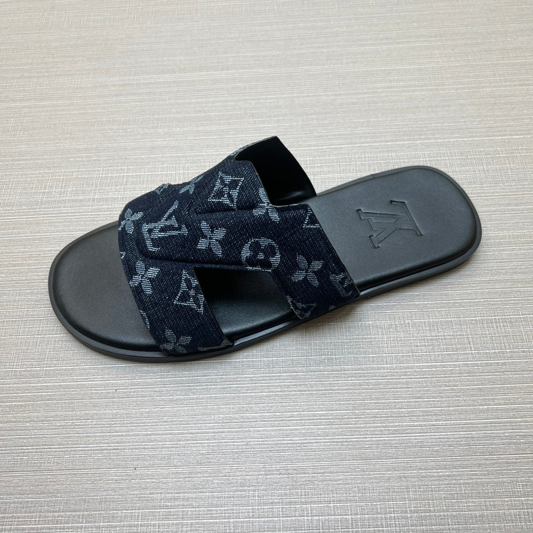 54E32Z    fashion slippers