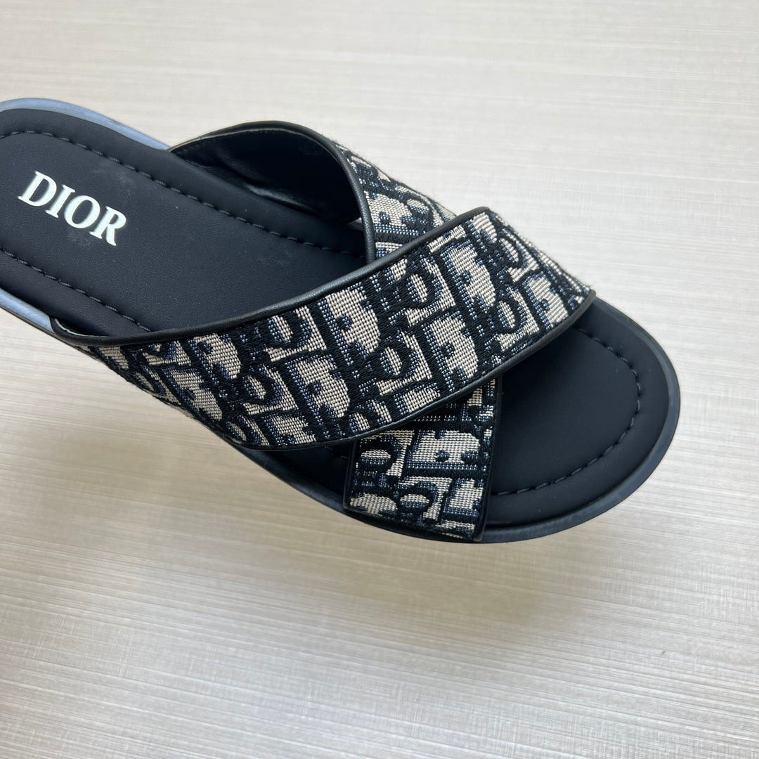 54D79Z   fashion  slippers