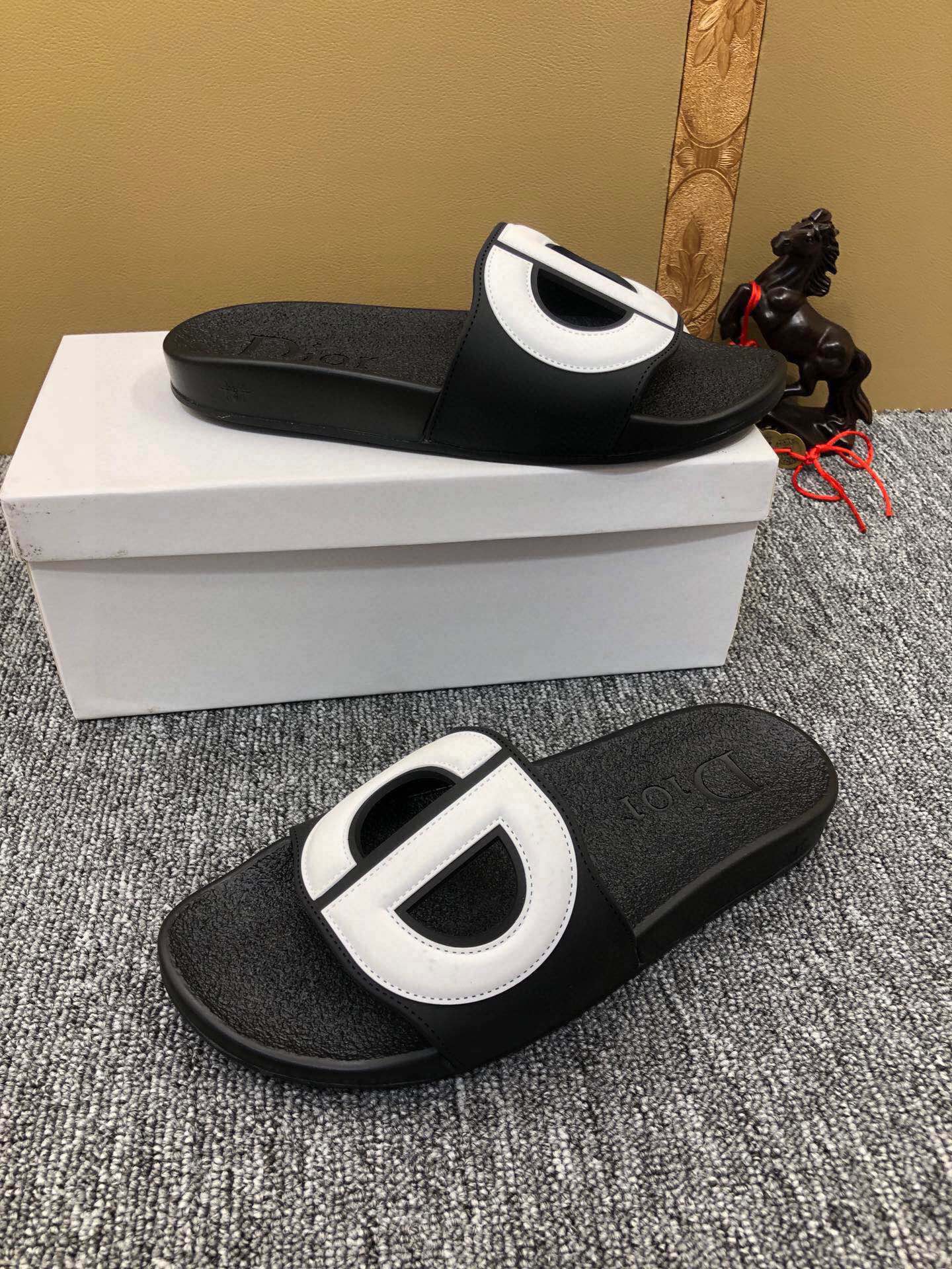 54D51Z    fashion slippers