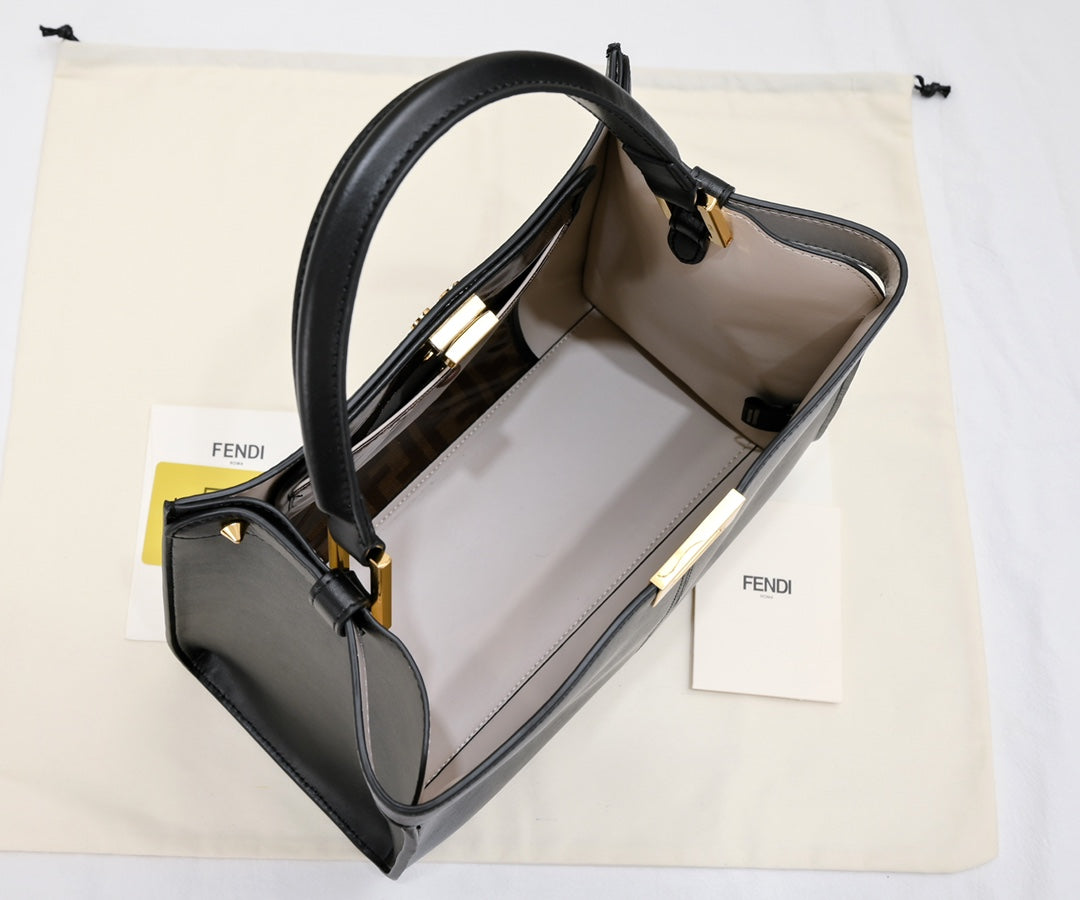 2XE41B  Fashionable leather bag 