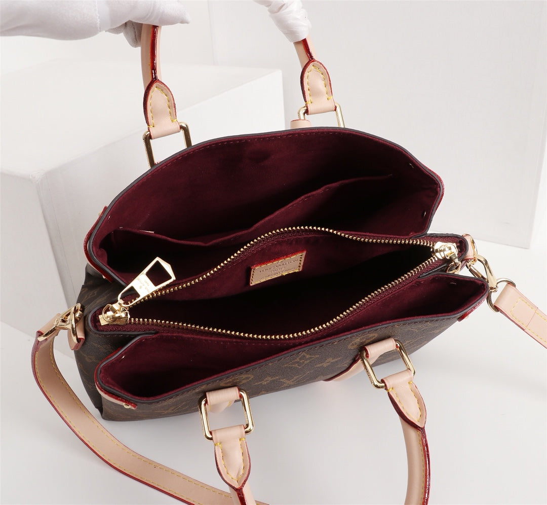 2XE343B  Fashionable leather bag 