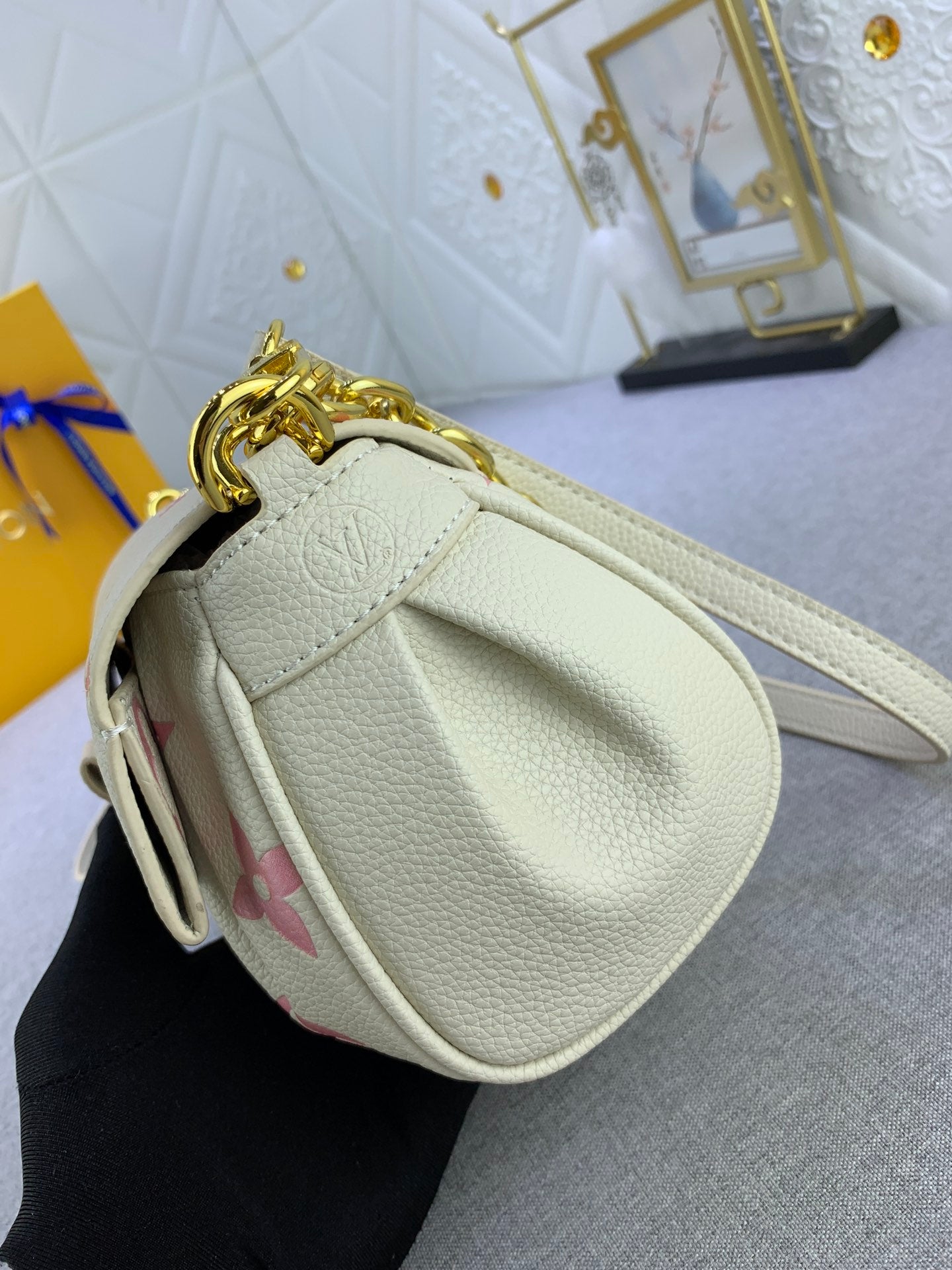 2XR363B  Fashionable leather bag 