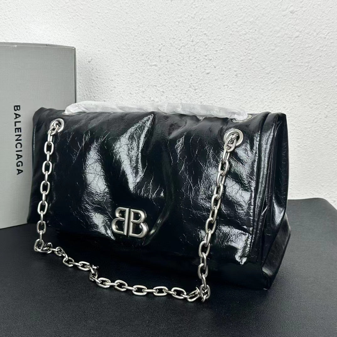 1XJ375B  Fashionable leather bag 