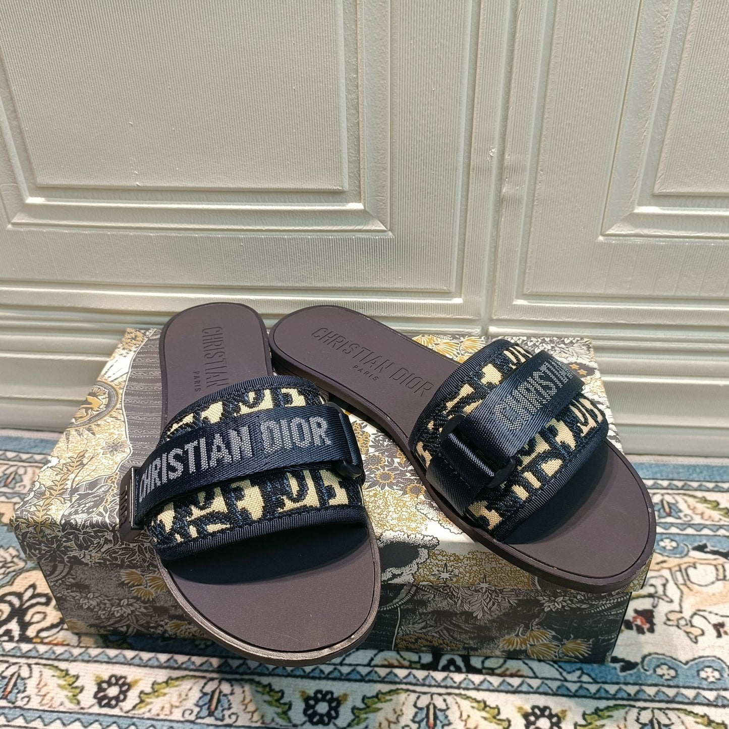 14D20Z    fashion Slippers