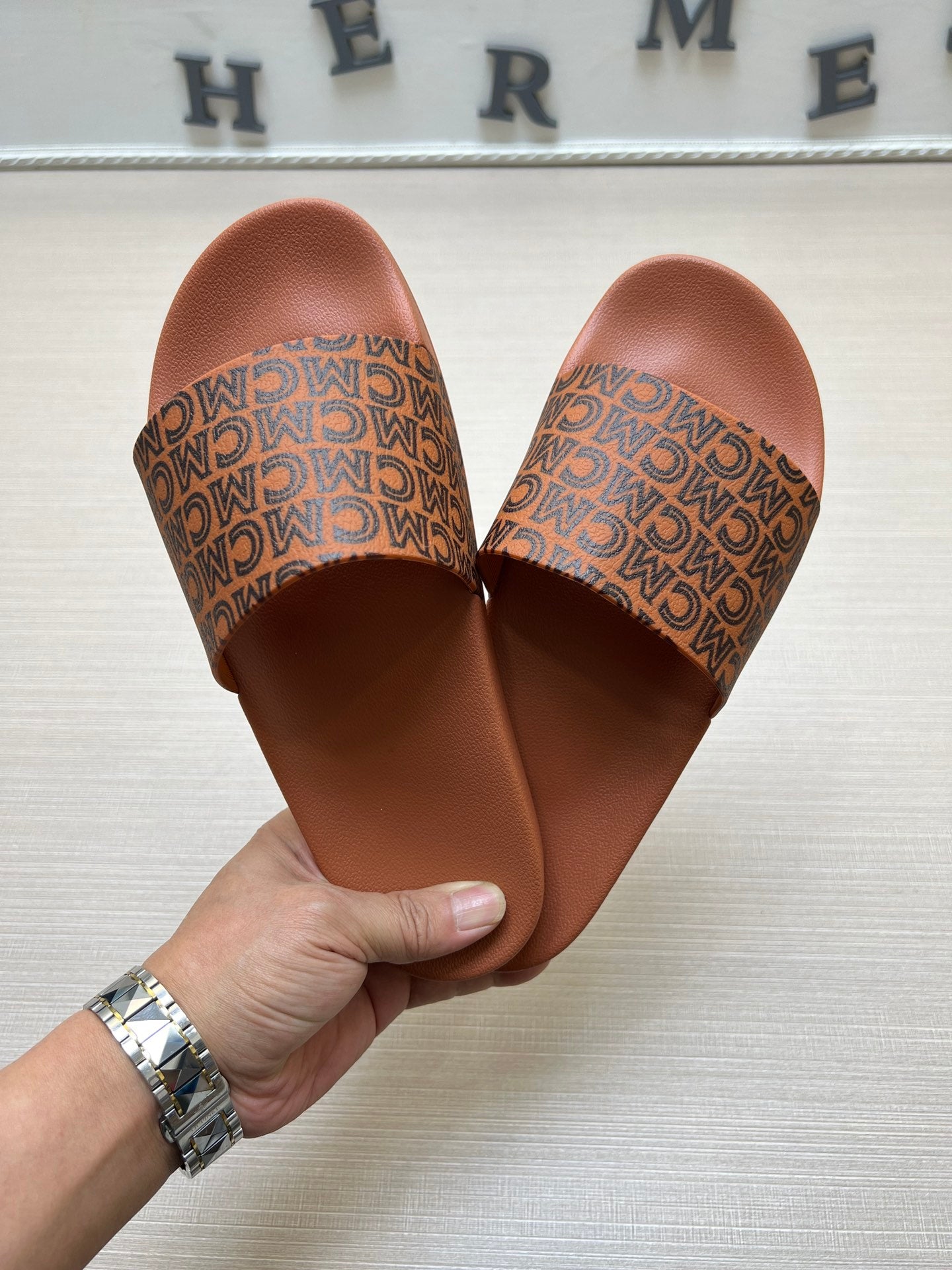 54M45Z   fashion slippers