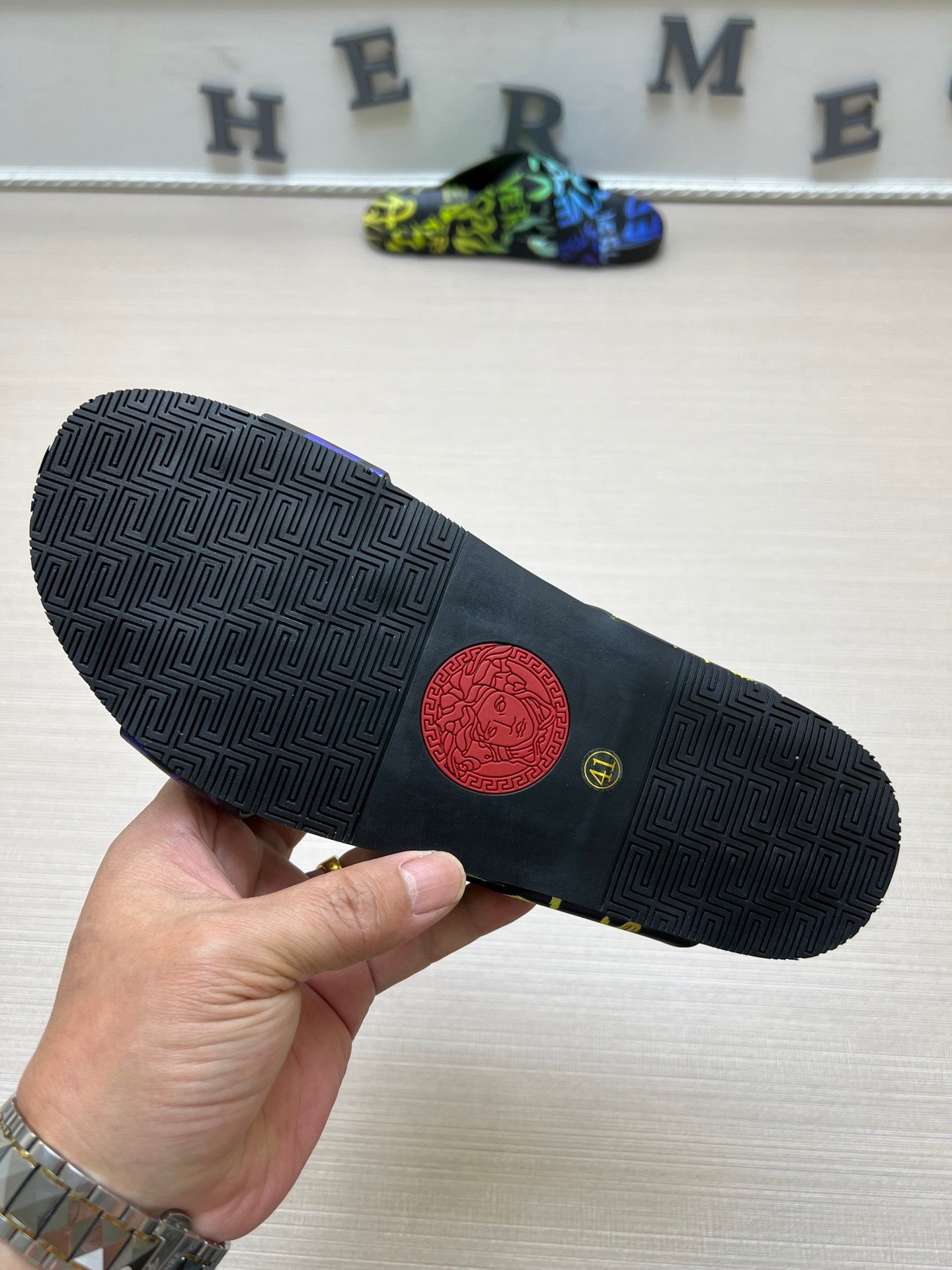 54V95Z  fashion  slippers