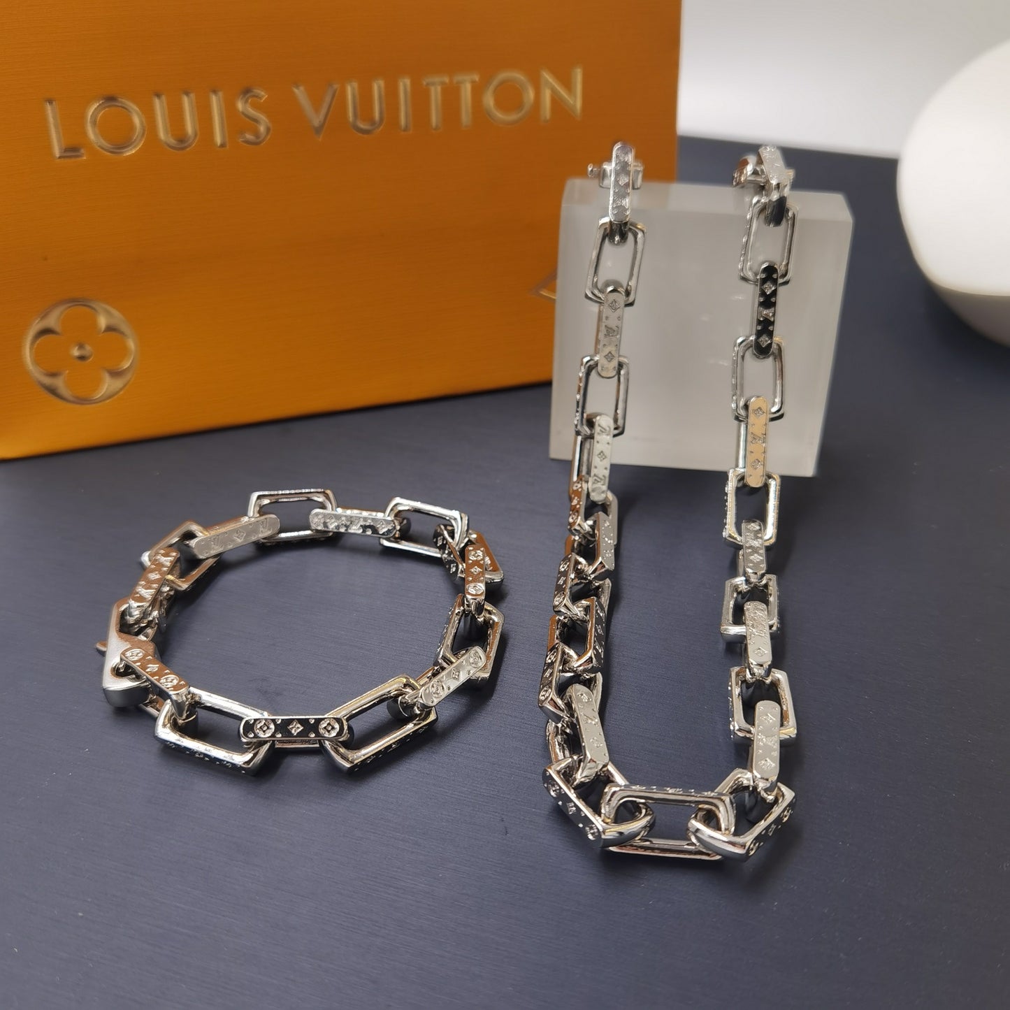 1YE352X  Fashion high -quality Bracelets Necklaces