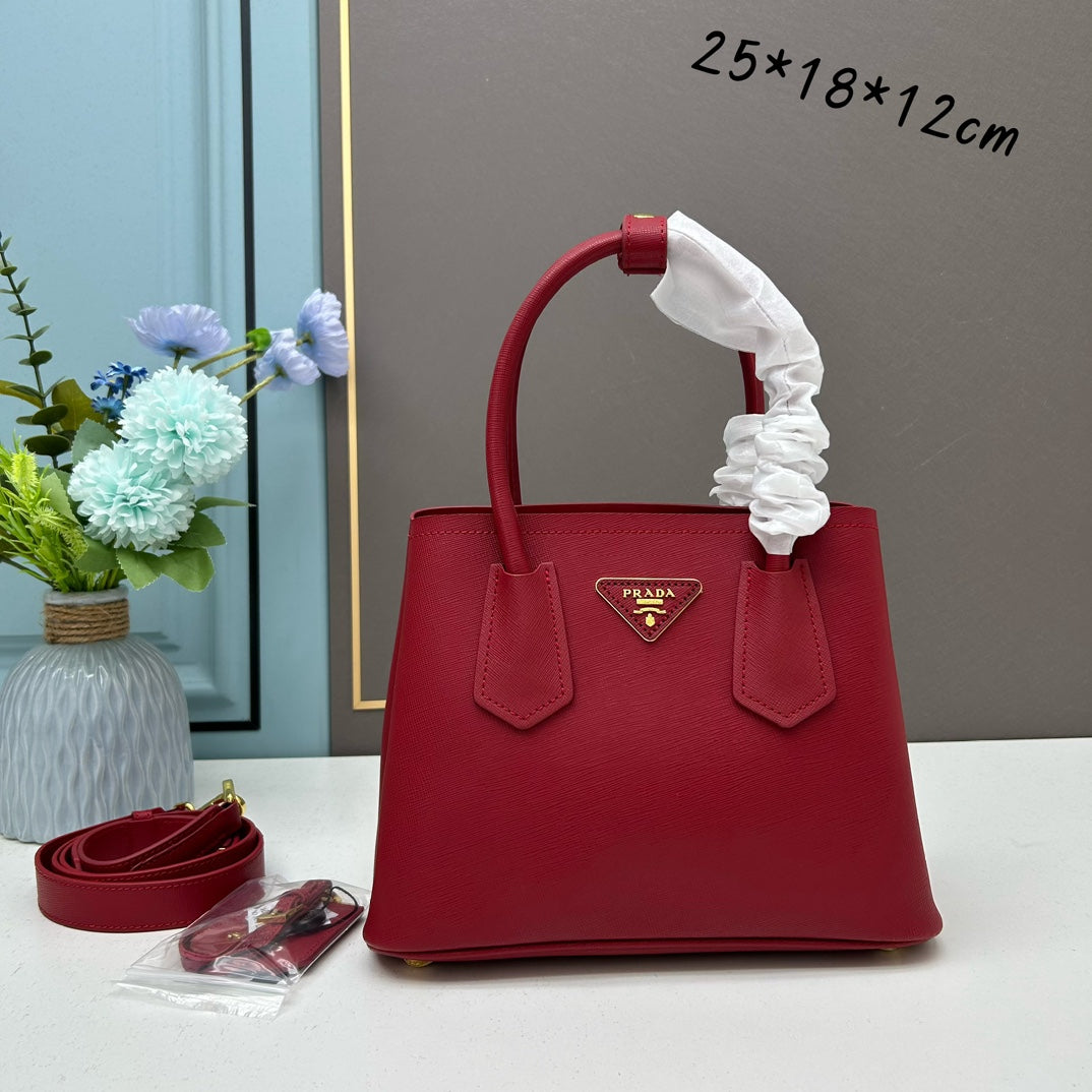 1XPD115B  Fashionable leather bag 