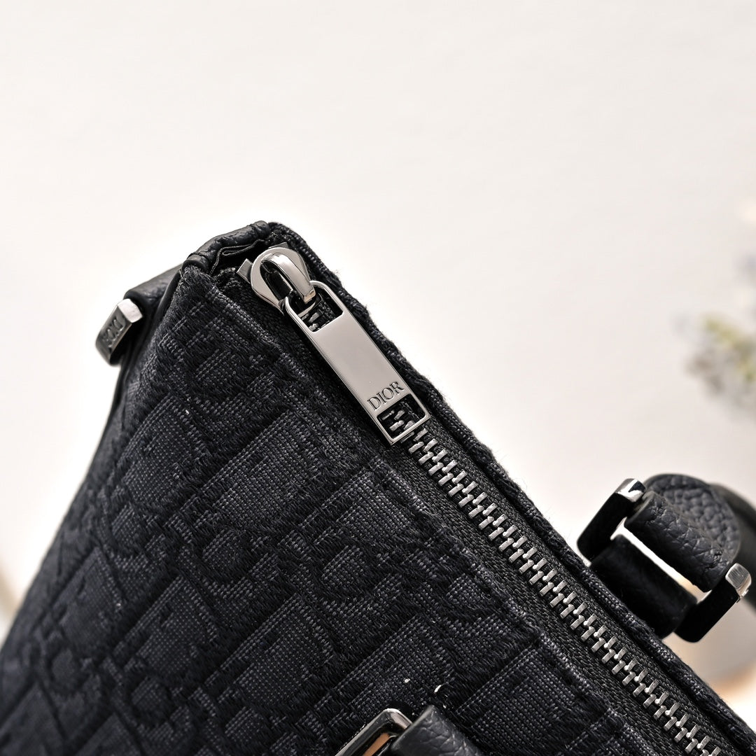 1XD65B (Fashionable bag )