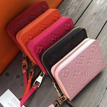 3E720B  Fashionable leather wallets