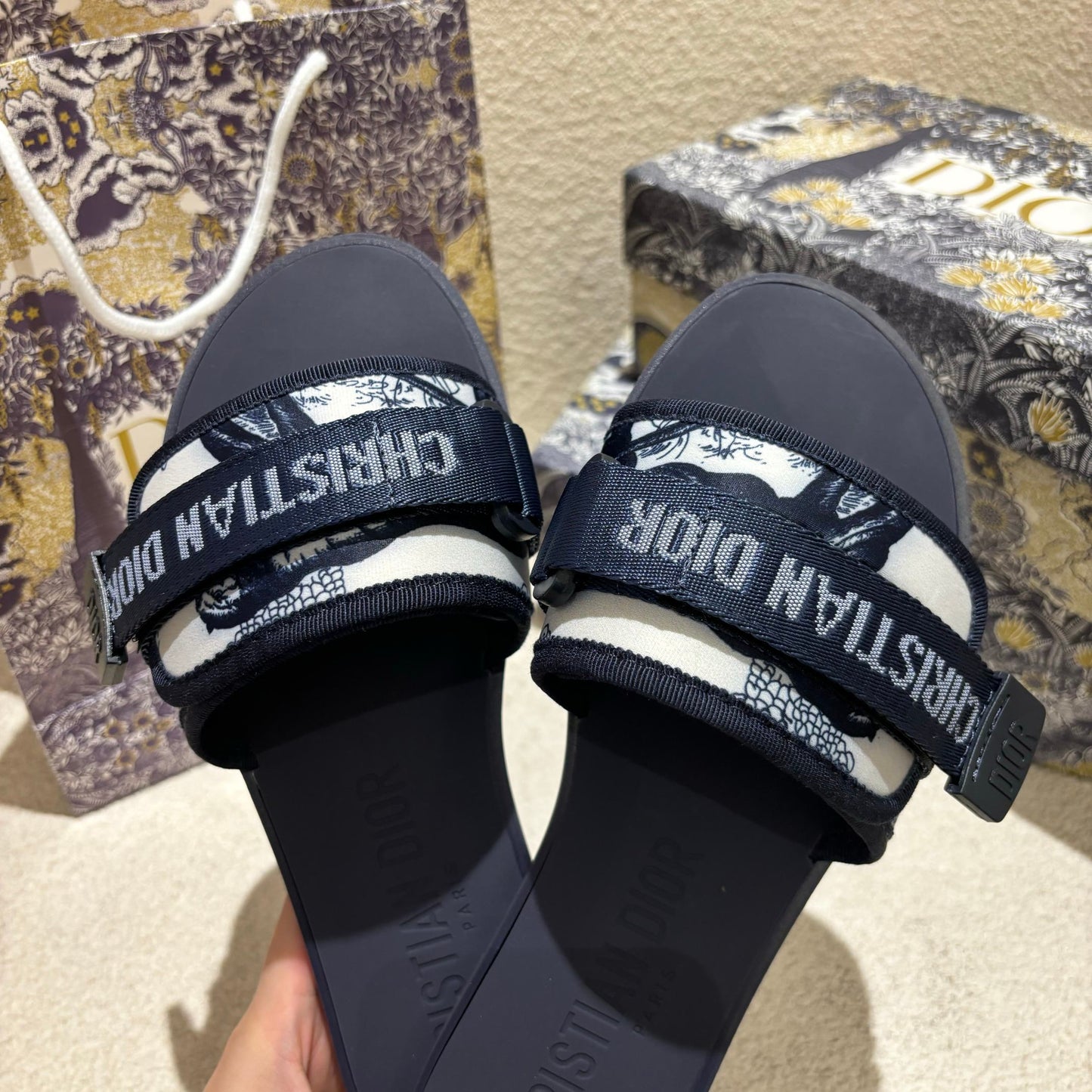 14D17Z   fashion slippers