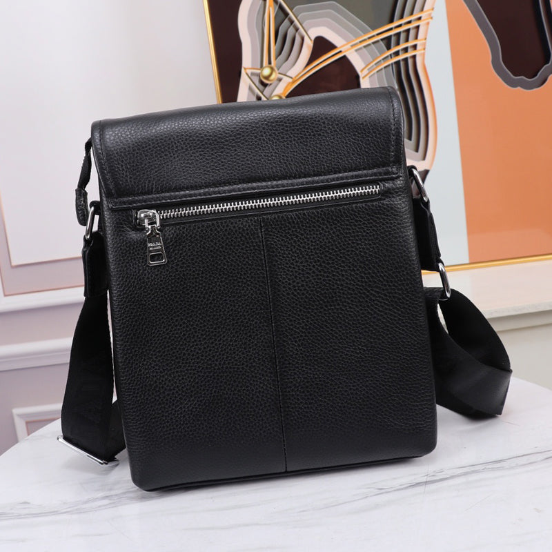 2XPD303B  Fashionable leather bag 