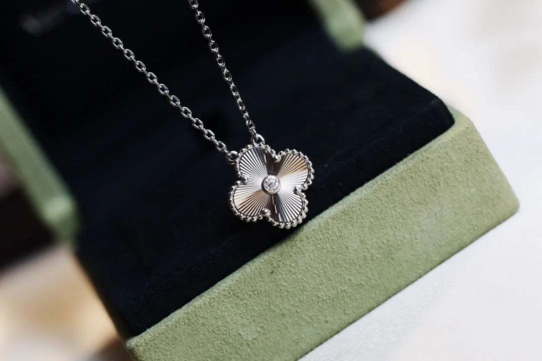 5XVA184X (High quality 1 flower necklace)