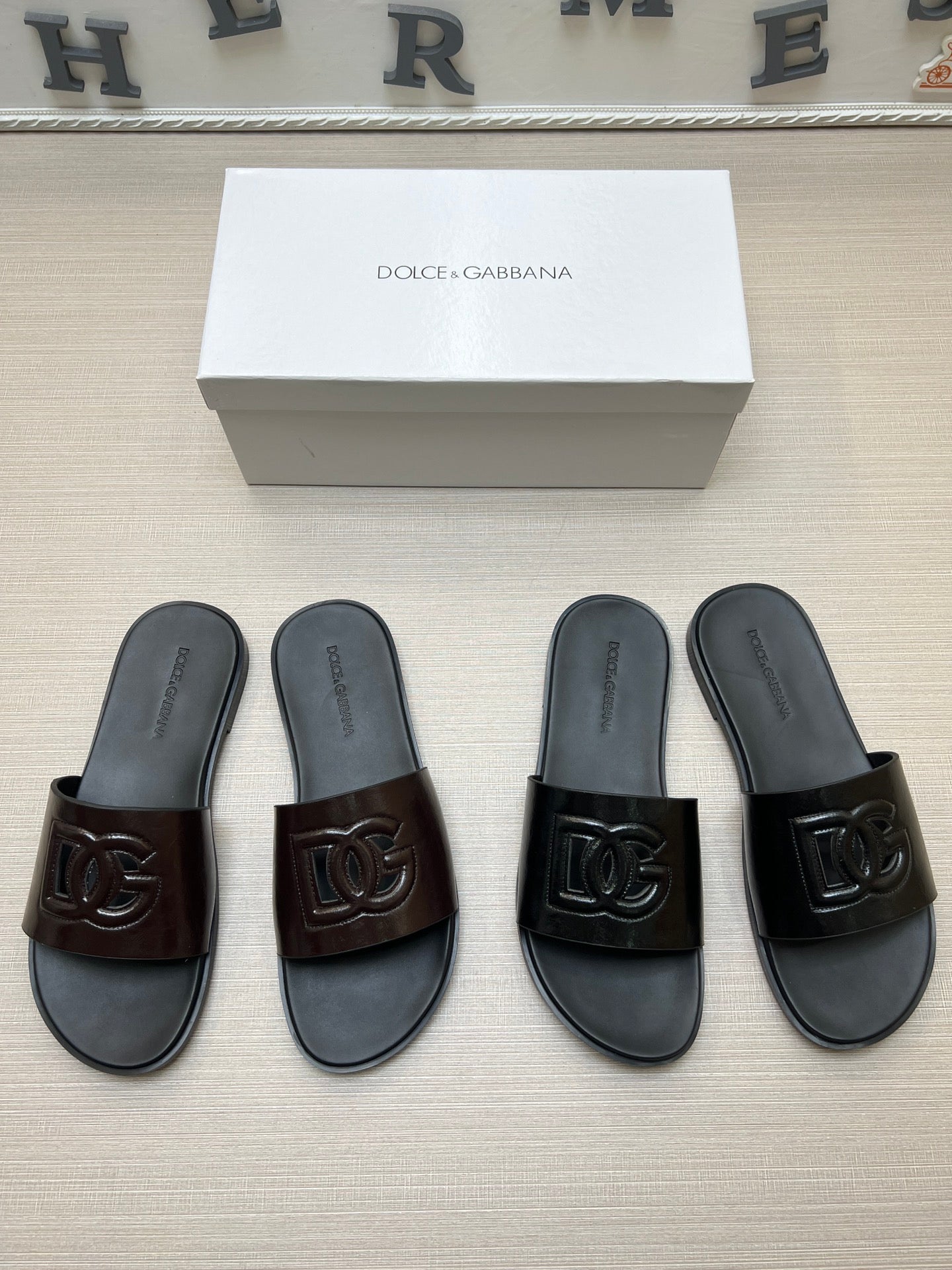 54A64Z   fashion slippers